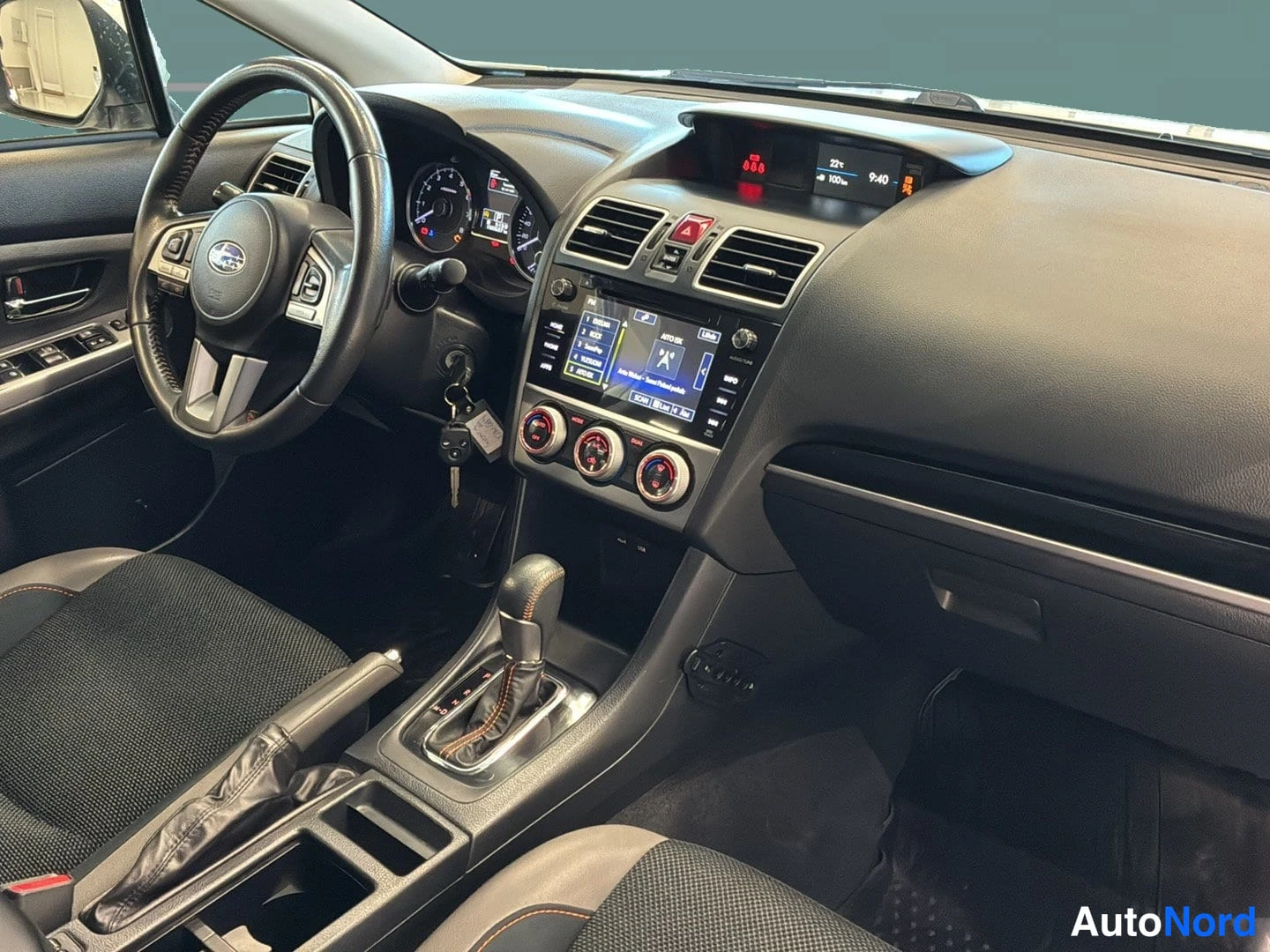 White Subaru XV 2016, photo 9