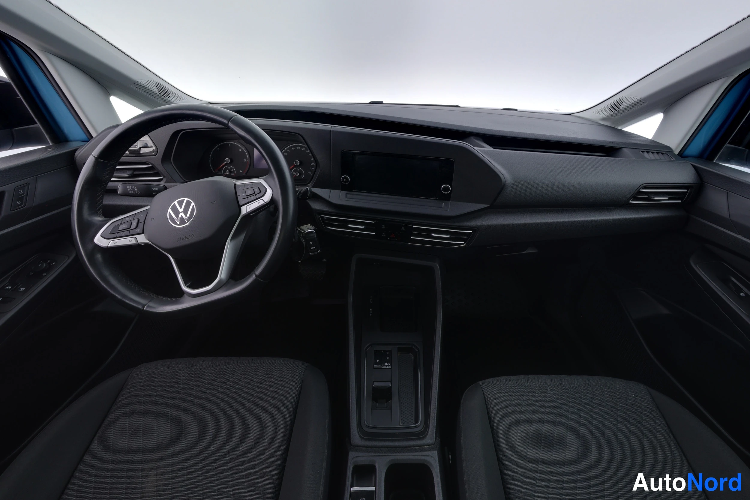 Sininen Volkswagen Caddy 2021, kuva 13