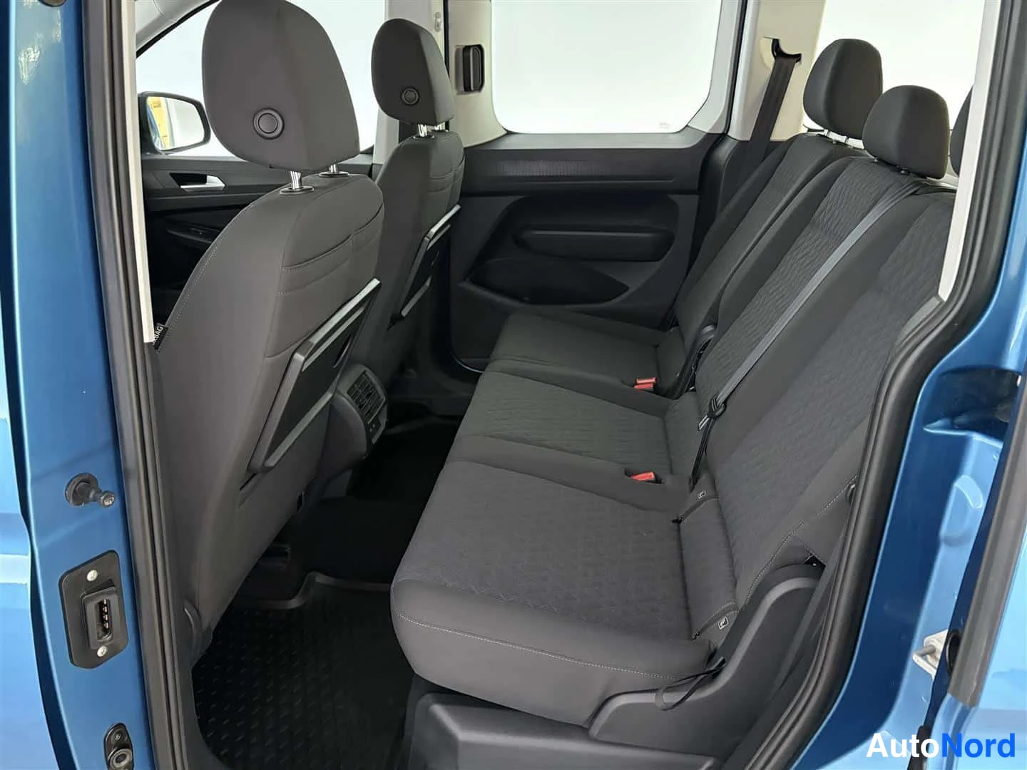 Sininen Volkswagen Caddy 2021, kuva 21