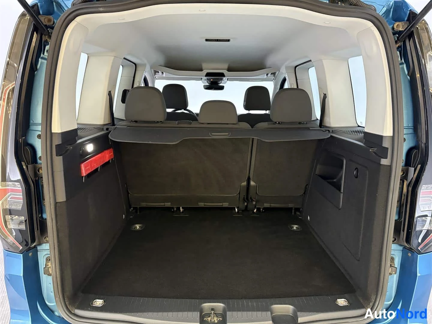 Sininen Volkswagen Caddy 2021, kuva 22