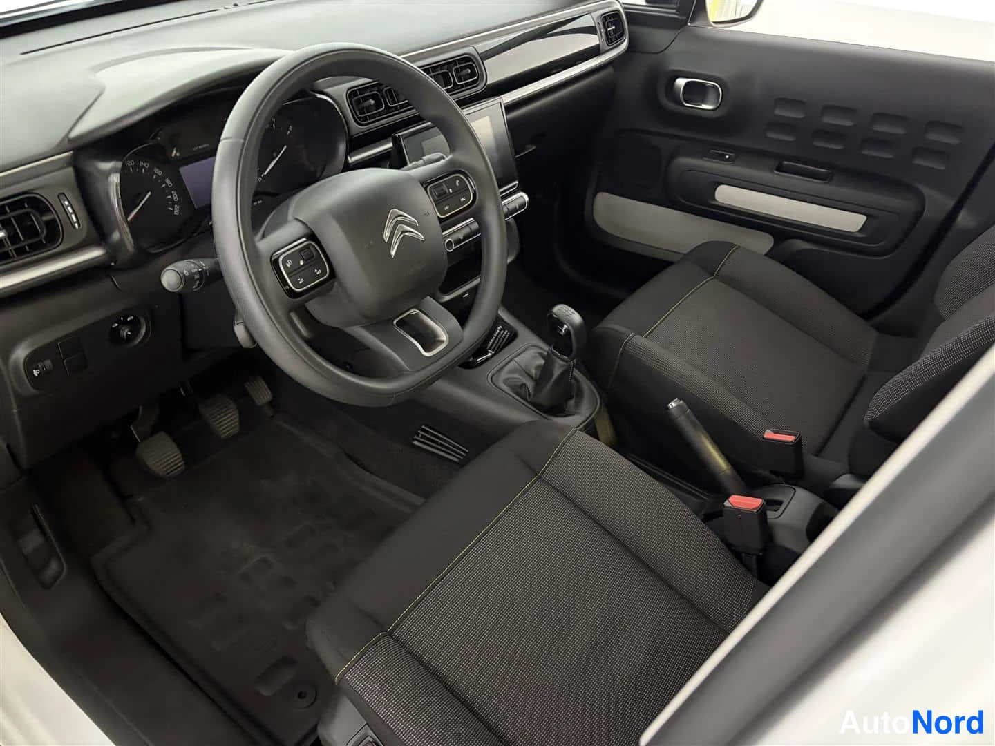 Valkoinen Citroen C3 2023, kuva 17
