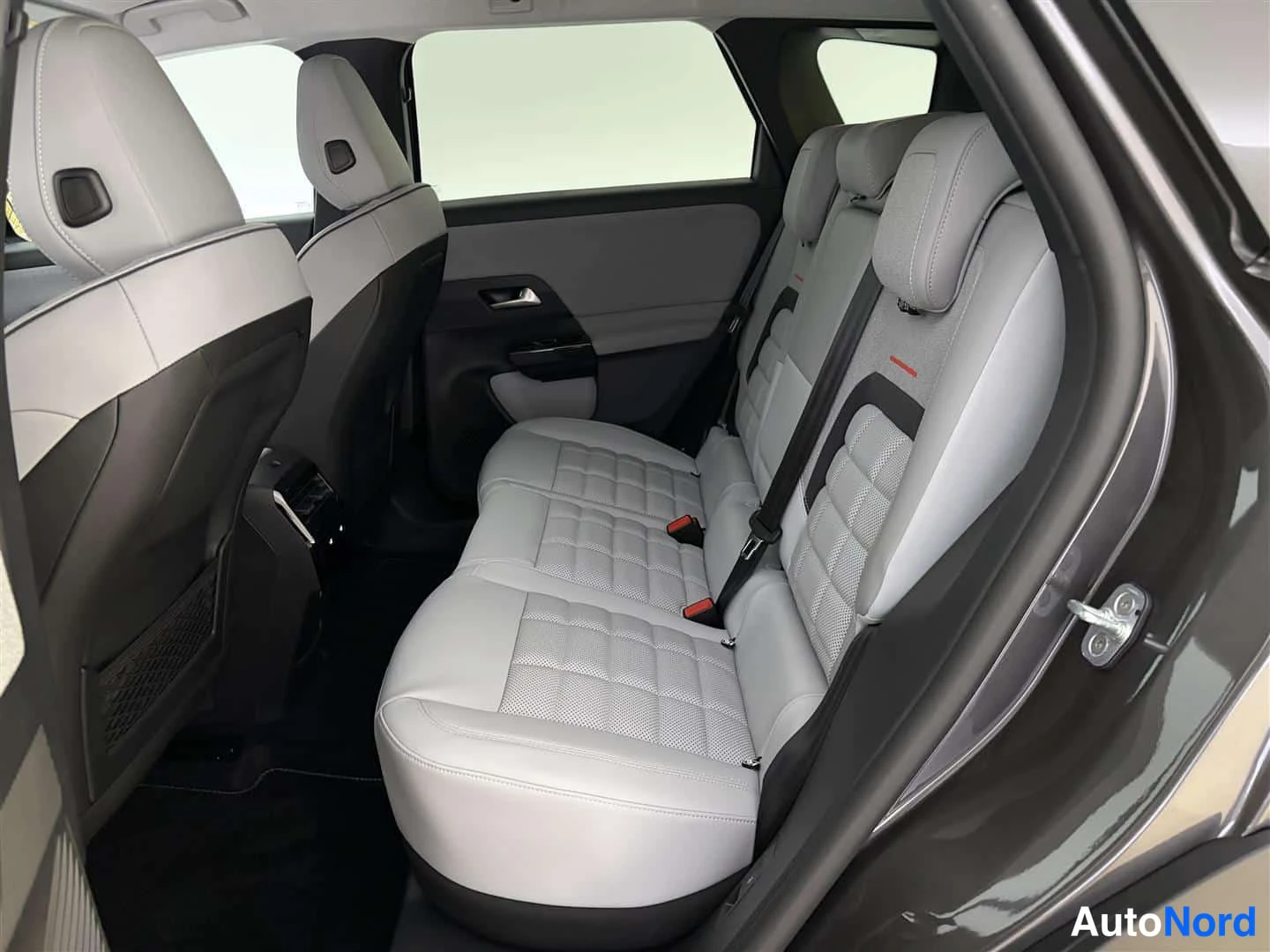 Vihreä Citroen C5 Aircross 2026, kuva 18