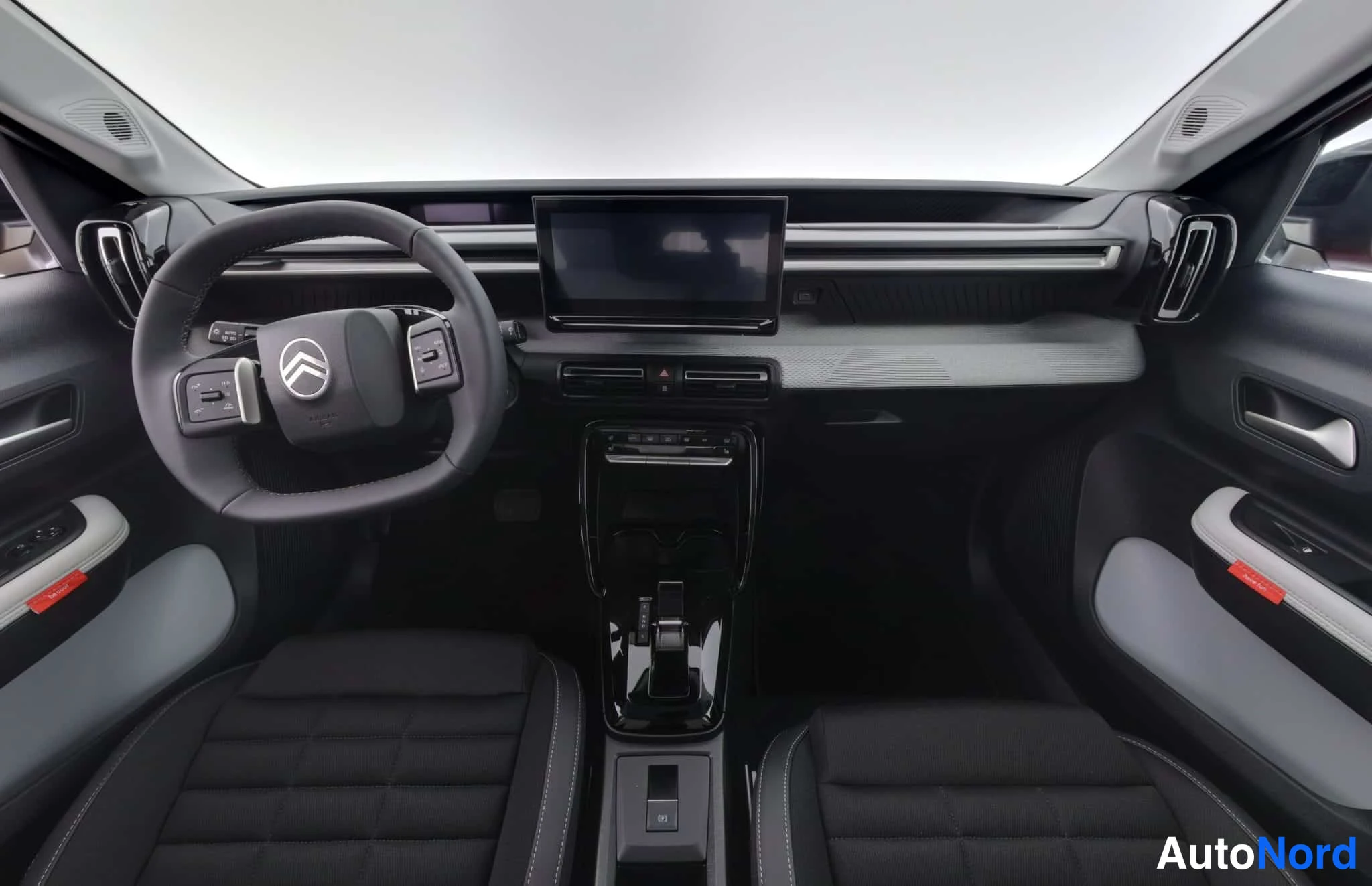 Punainen Citroen e-C3 Aircross 2026, kuva 13