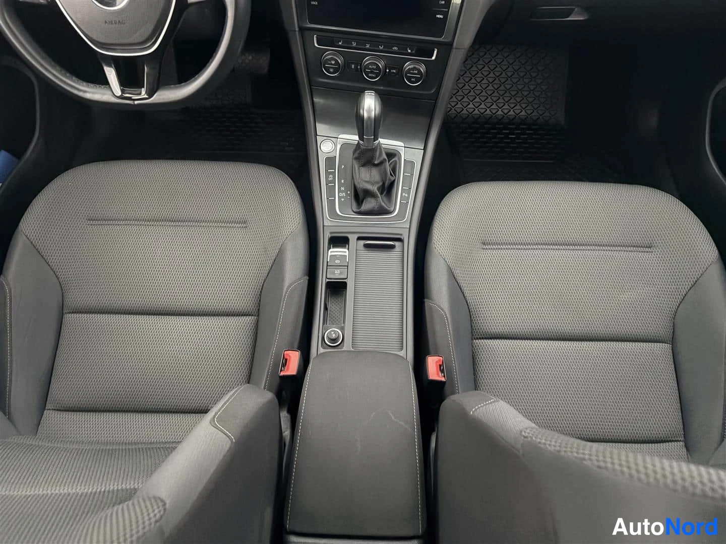Svart Volkswagen Golf 2018, bild 14