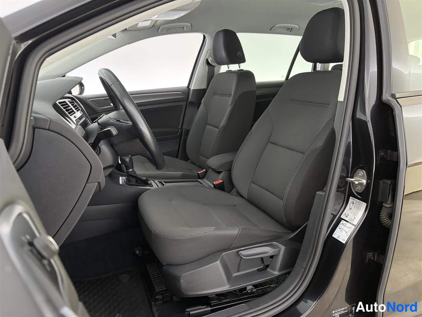 Svart Volkswagen Golf 2018, bild 16