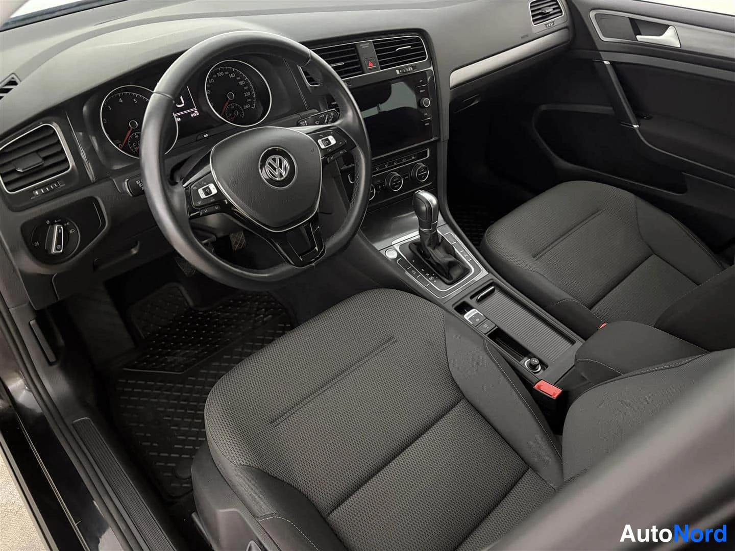 Svart Volkswagen Golf 2018, bild 17