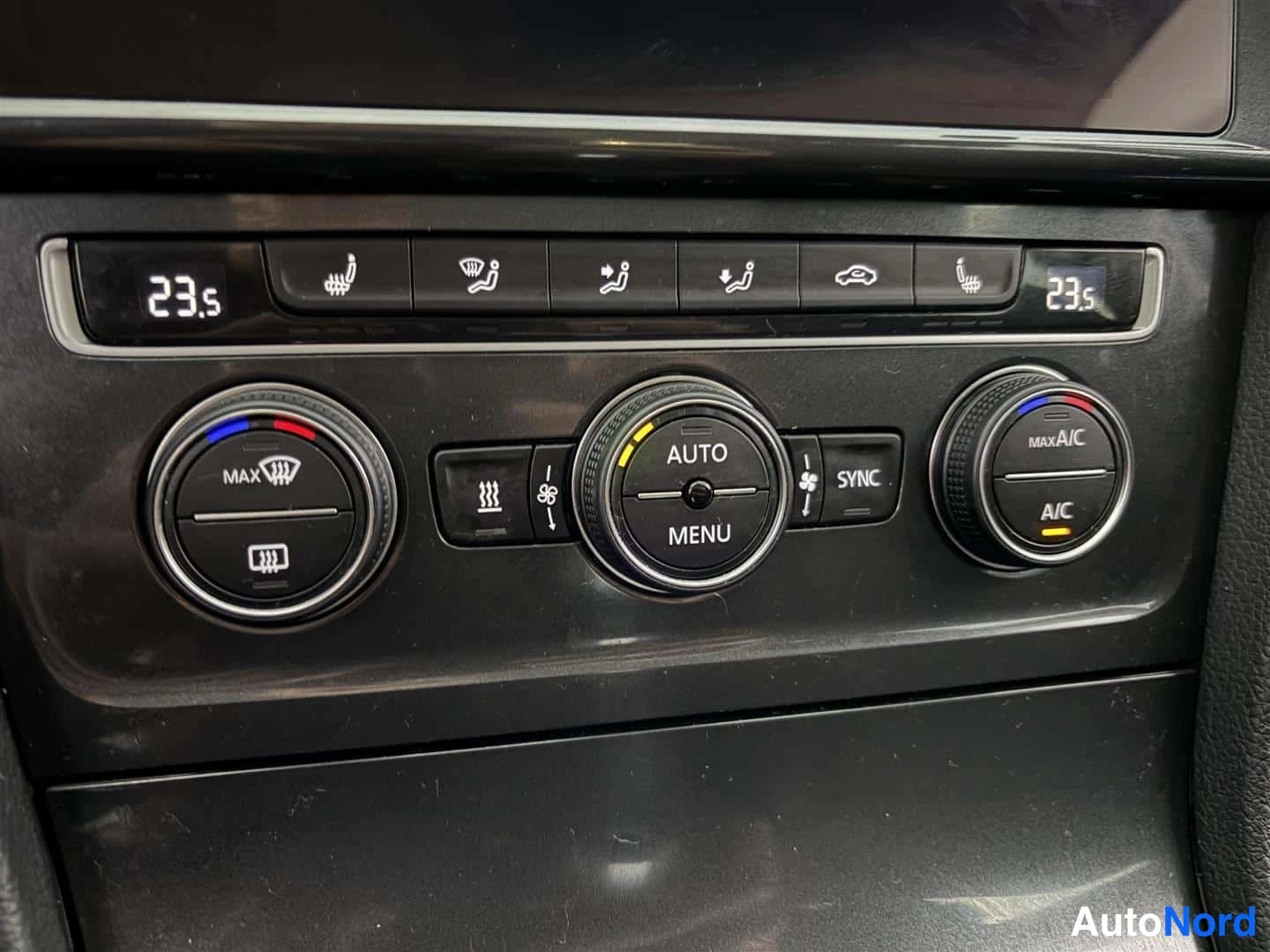 Svart Volkswagen Golf 2018, bild 24