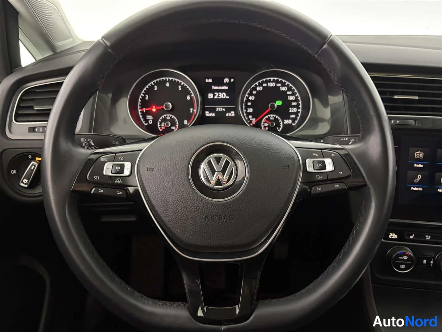 Svart Volkswagen Golf 2018, bild 26