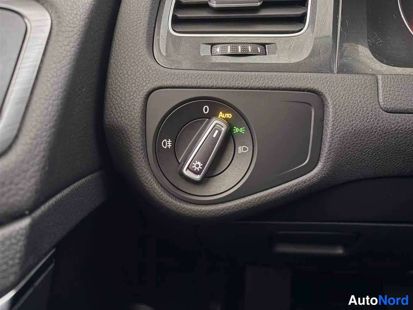 Svart Volkswagen Golf 2018, bild 29