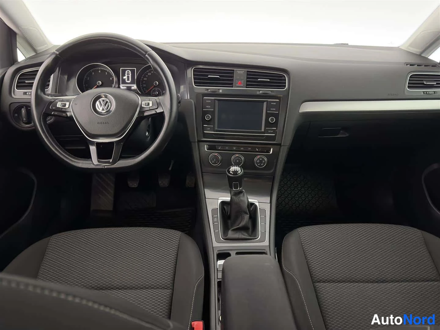Punainen Volkswagen Golf 2018, kuva 13