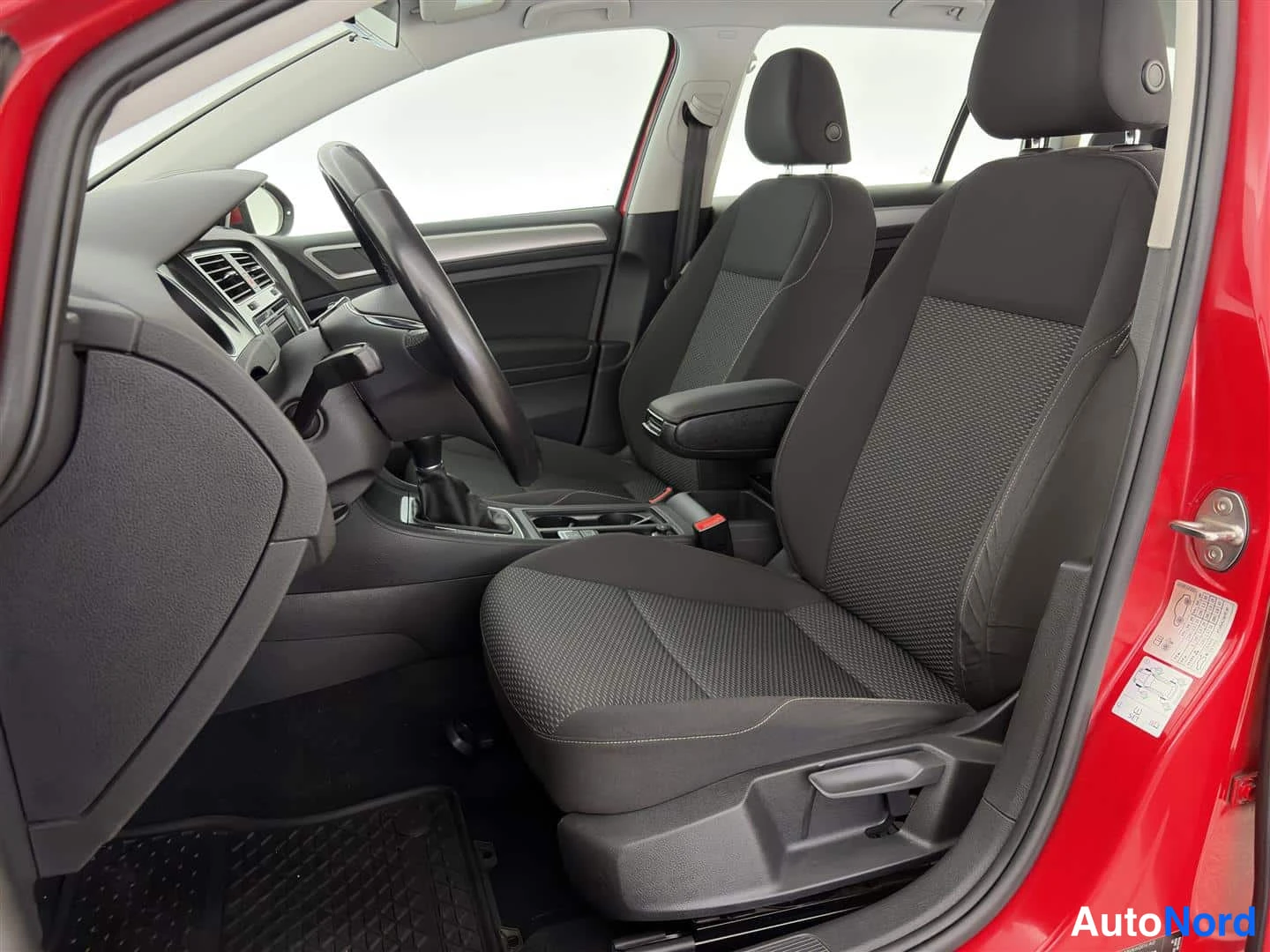 Punainen Volkswagen Golf 2018, kuva 16