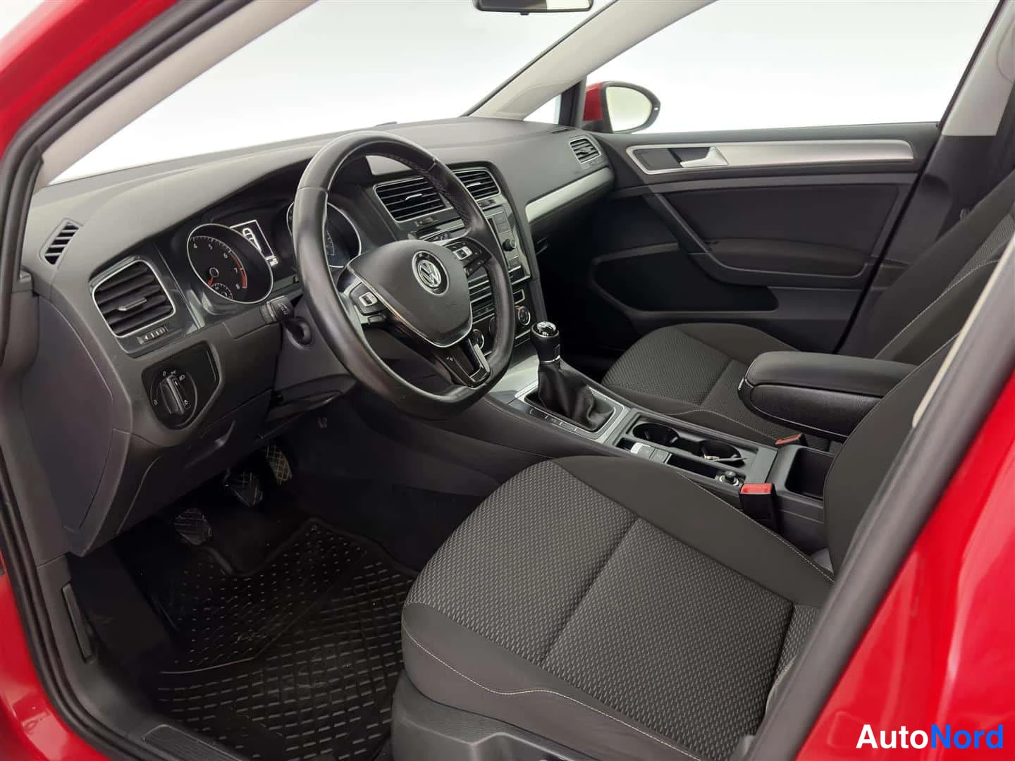 Punainen Volkswagen Golf 2018, kuva 17