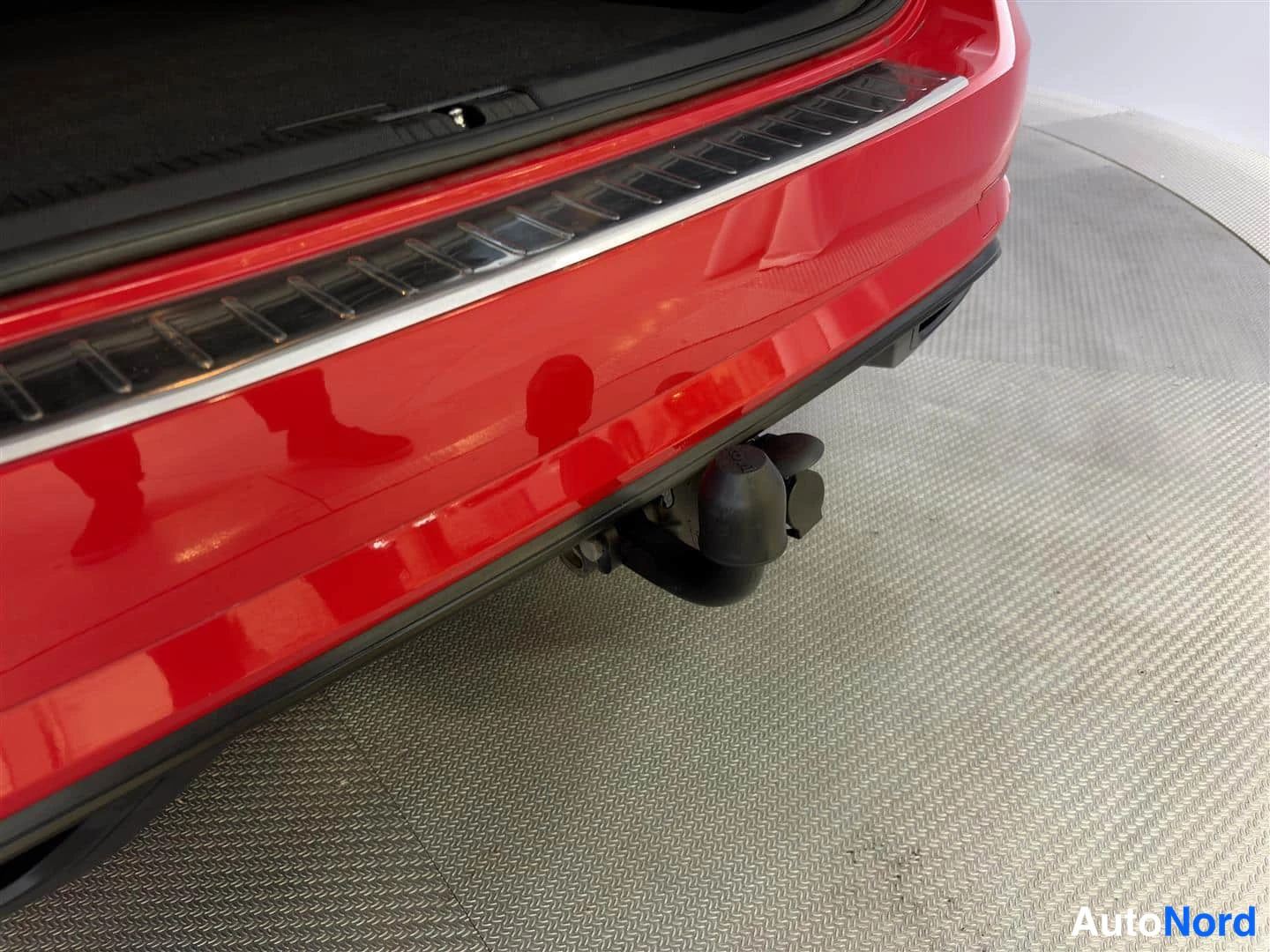 Punainen Volkswagen Golf 2018, kuva 20