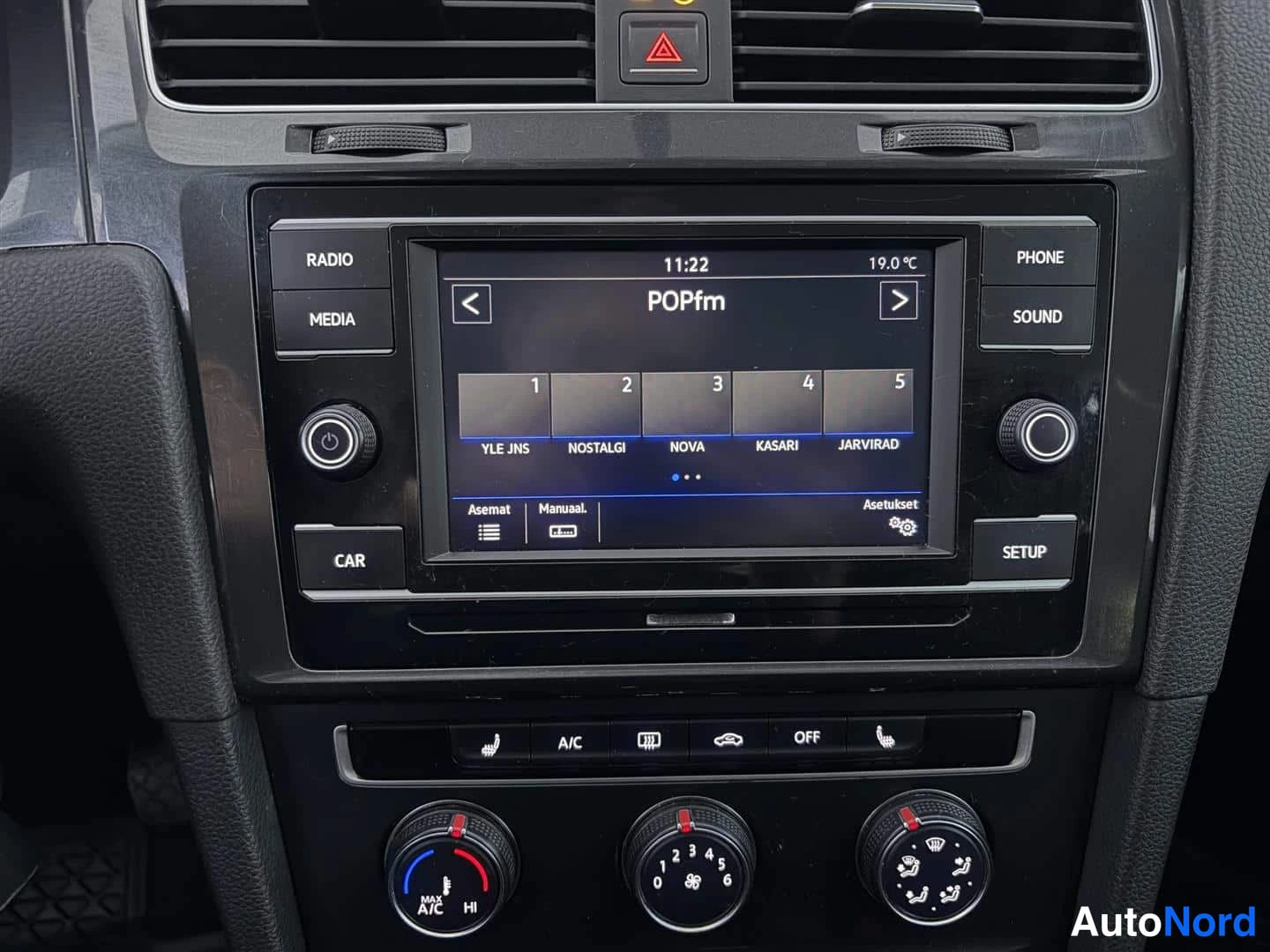 Punainen Volkswagen Golf 2018, kuva 22