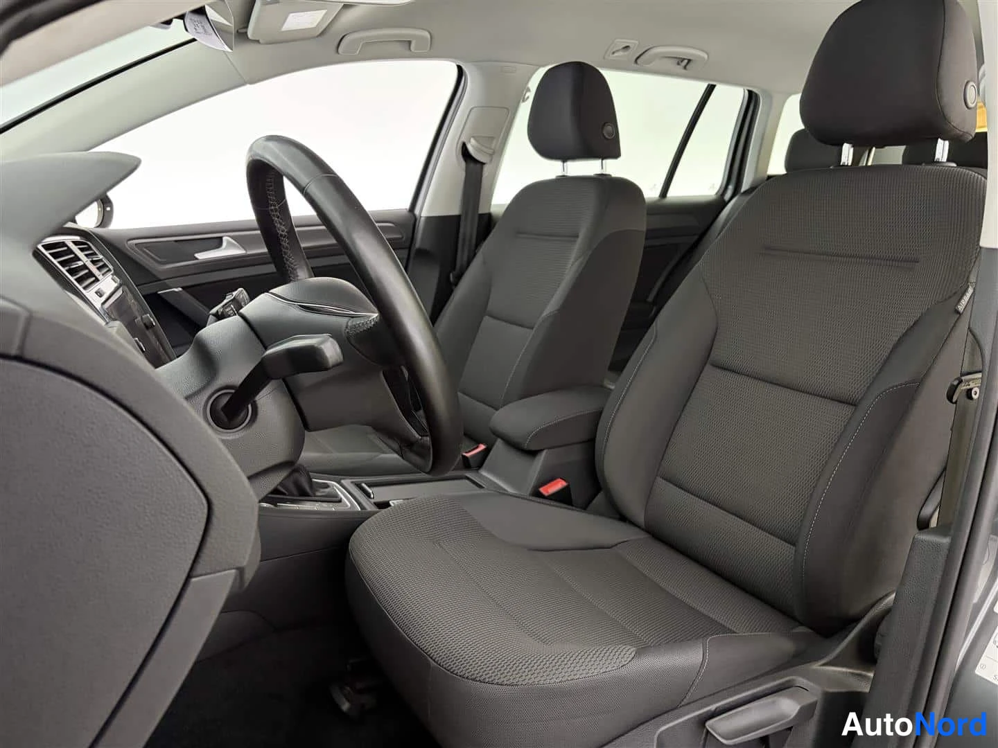 Grå Volkswagen Golf 2017, bild 14