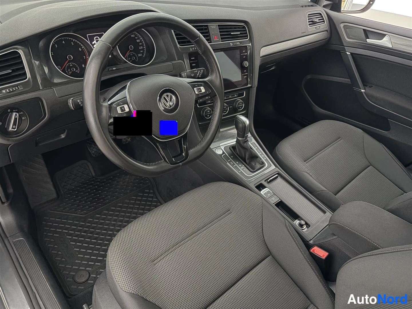 Grå Volkswagen Golf 2017, bild 15