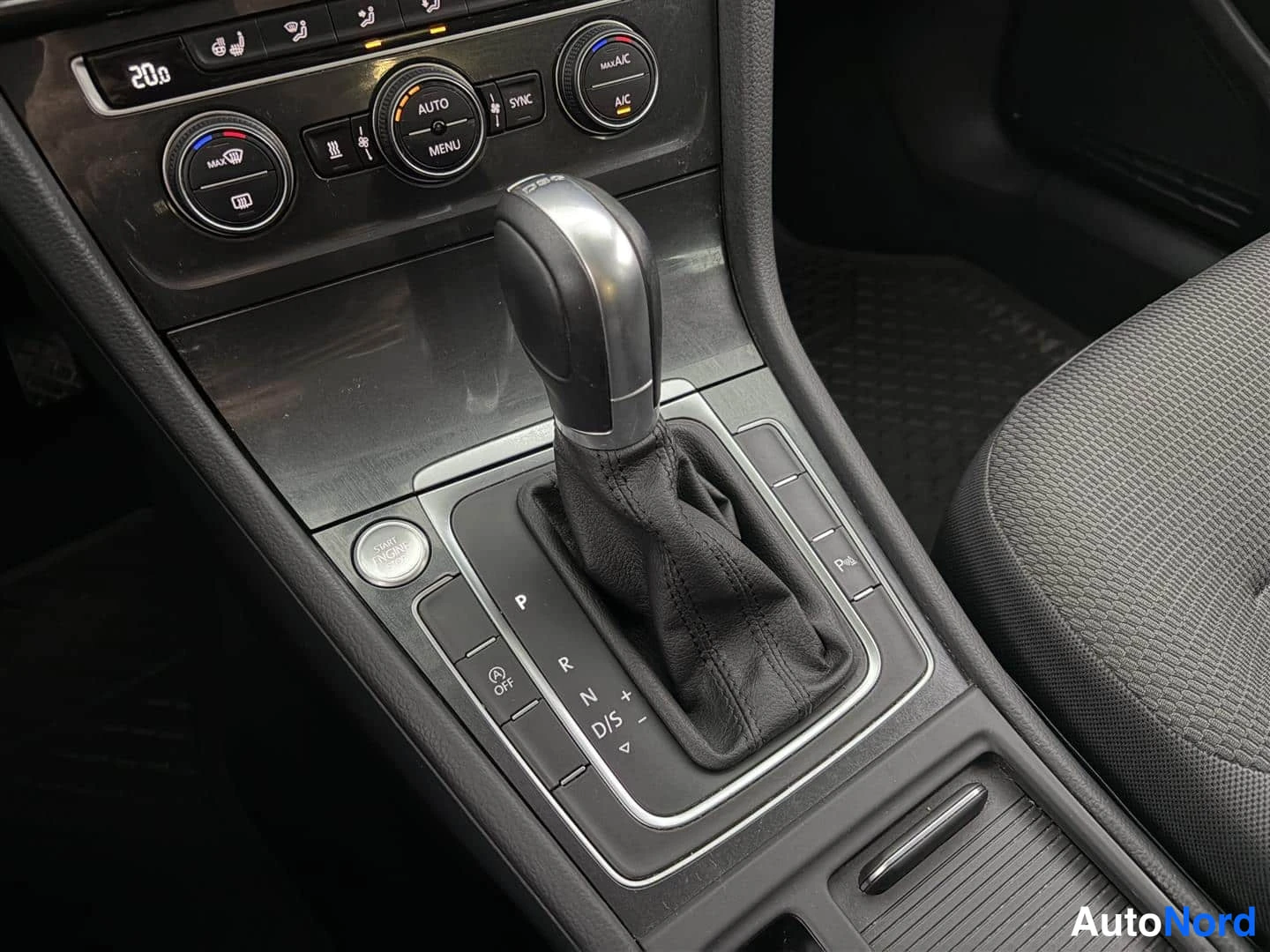 Grå Volkswagen Golf 2017, bild 24
