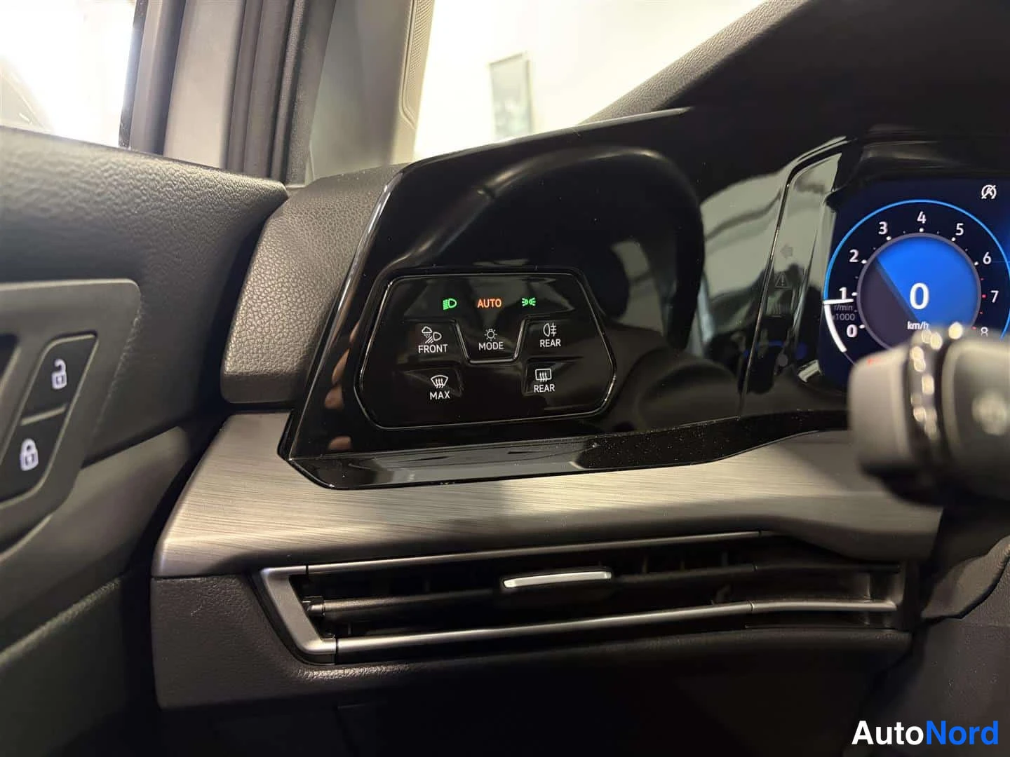 Harmaa Volkswagen Golf 2023, kuva 23