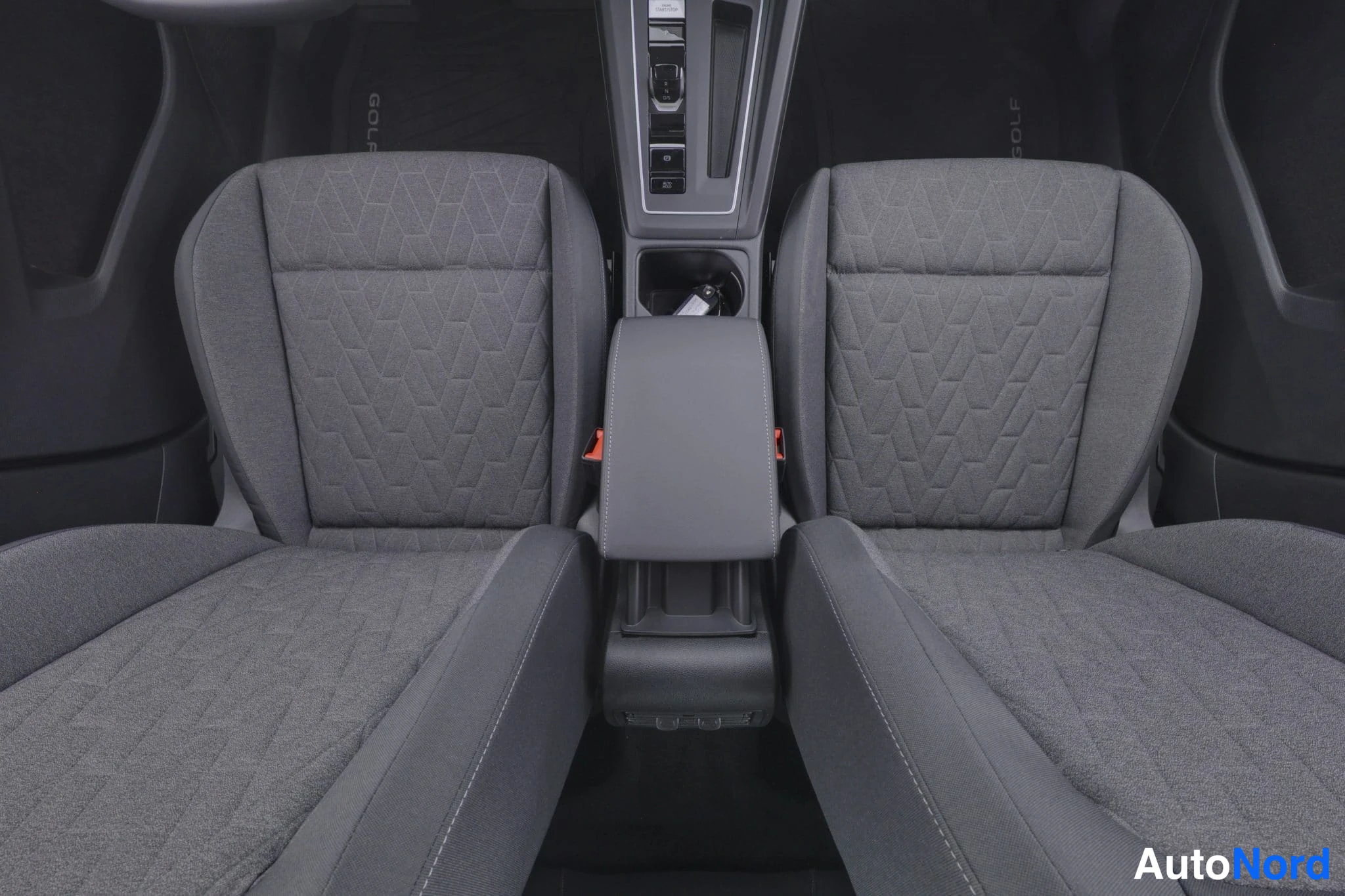 Harmaa Volkswagen Golf 2026, kuva 17