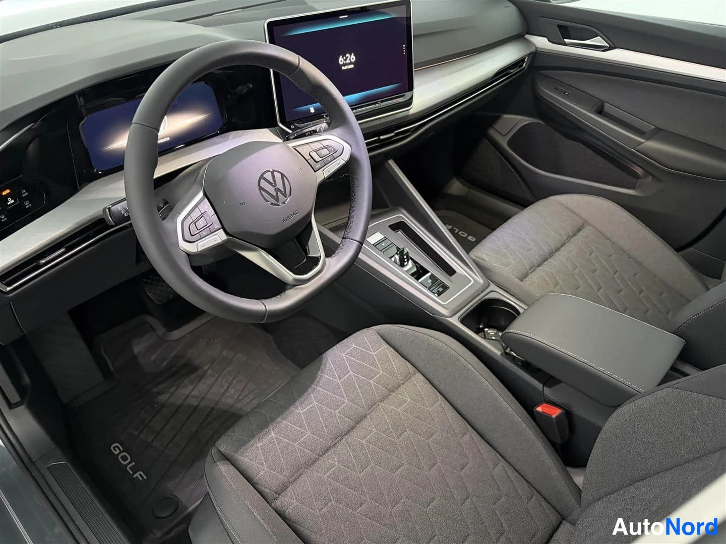 Harmaa Volkswagen Golf 2026, kuva 20