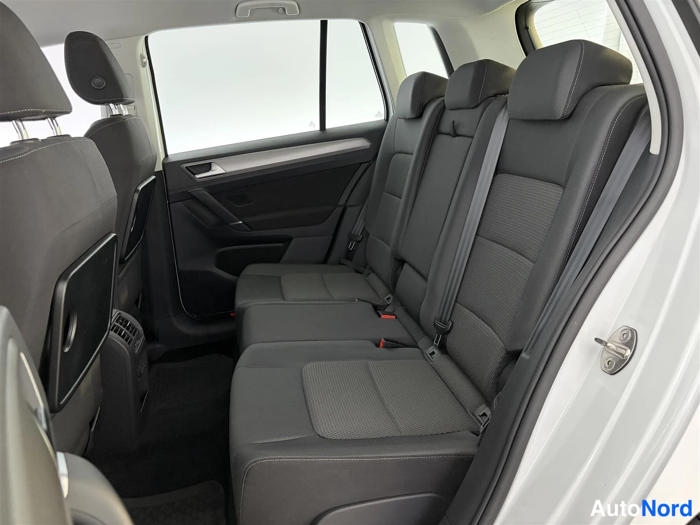 Valkoinen Volkswagen Golf Sportsvan 2014, kuva 18