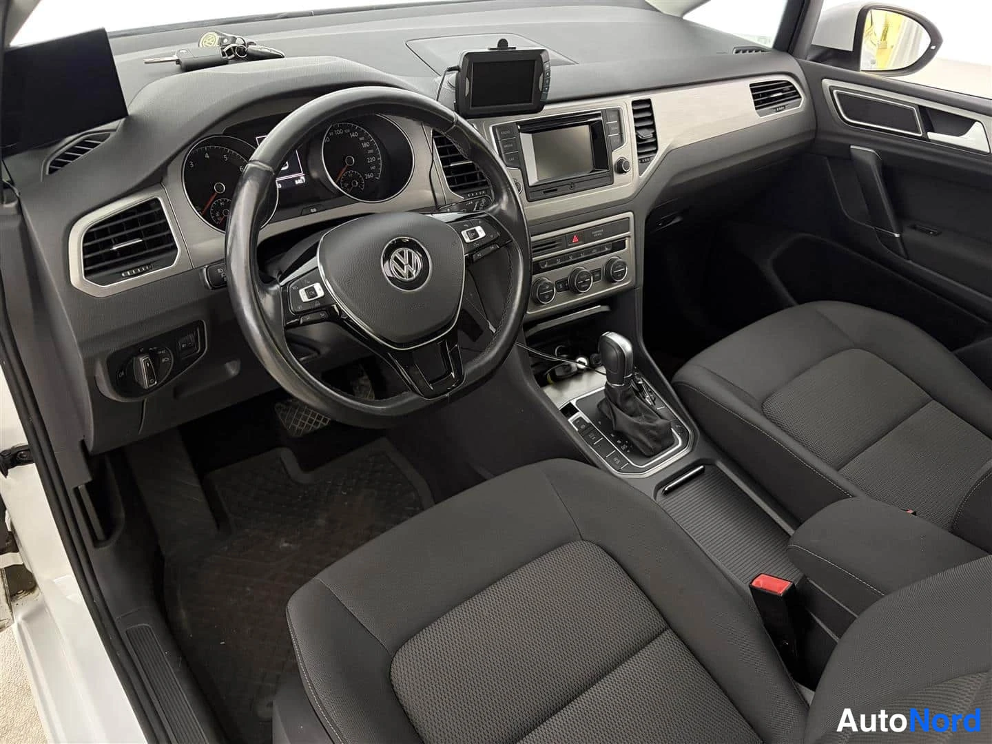 Valkoinen Volkswagen Golf Sportsvan 2014, kuva 19