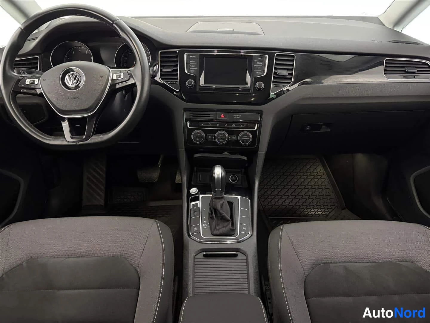 Valkoinen Volkswagen Golf Sportsvan 2015, kuva 12