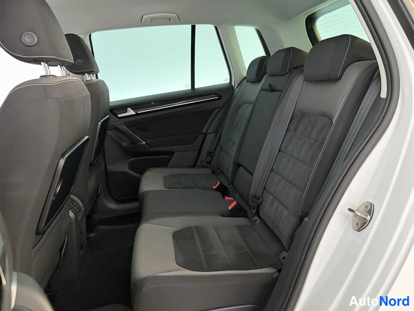 Valkoinen Volkswagen Golf Sportsvan 2015, kuva 15
