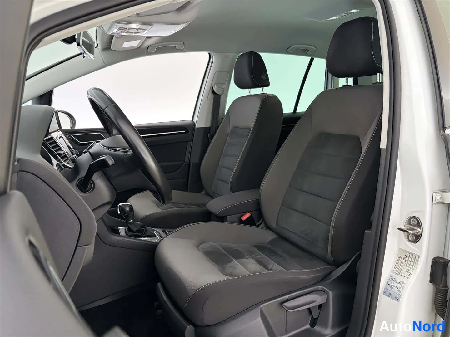 Valkoinen Volkswagen Golf Sportsvan 2015, kuva 17
