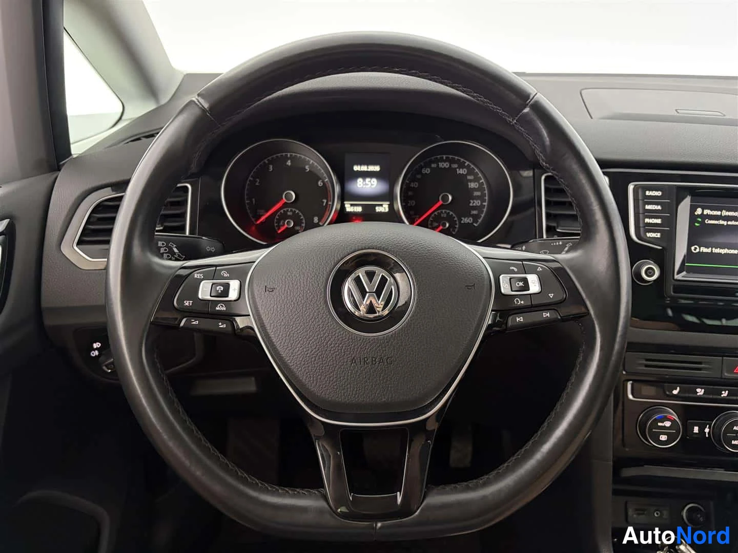 Valkoinen Volkswagen Golf Sportsvan 2015, kuva 25