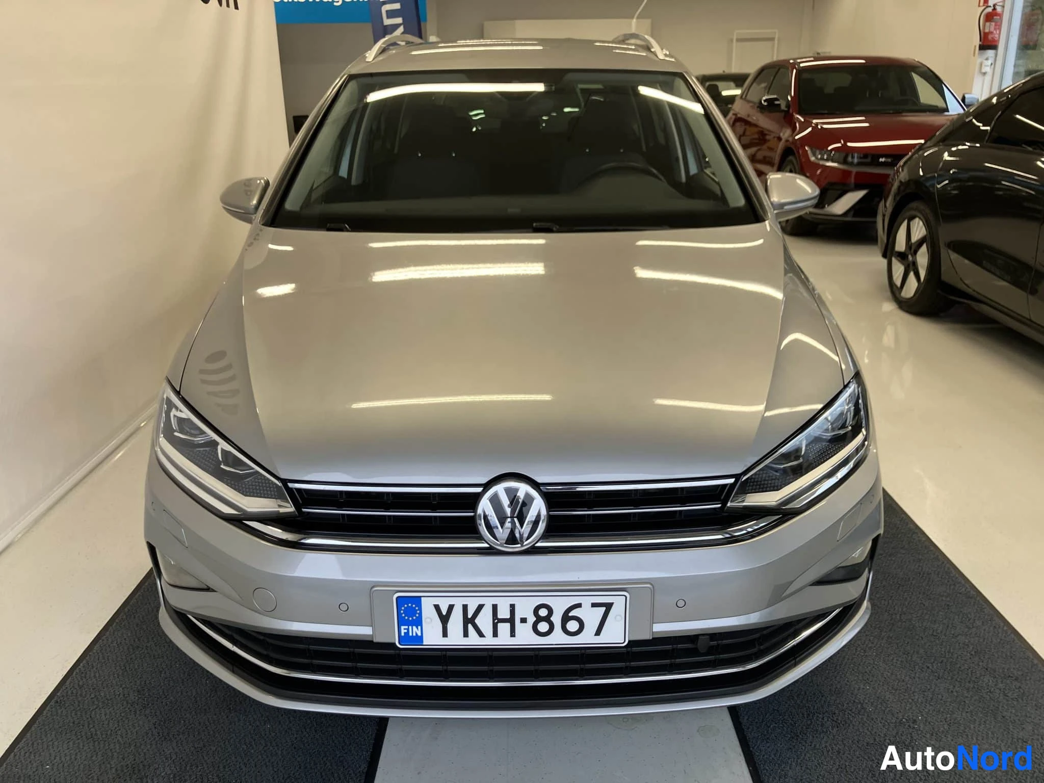 Grå Volkswagen Golf Sportsvan 2018, bild 11