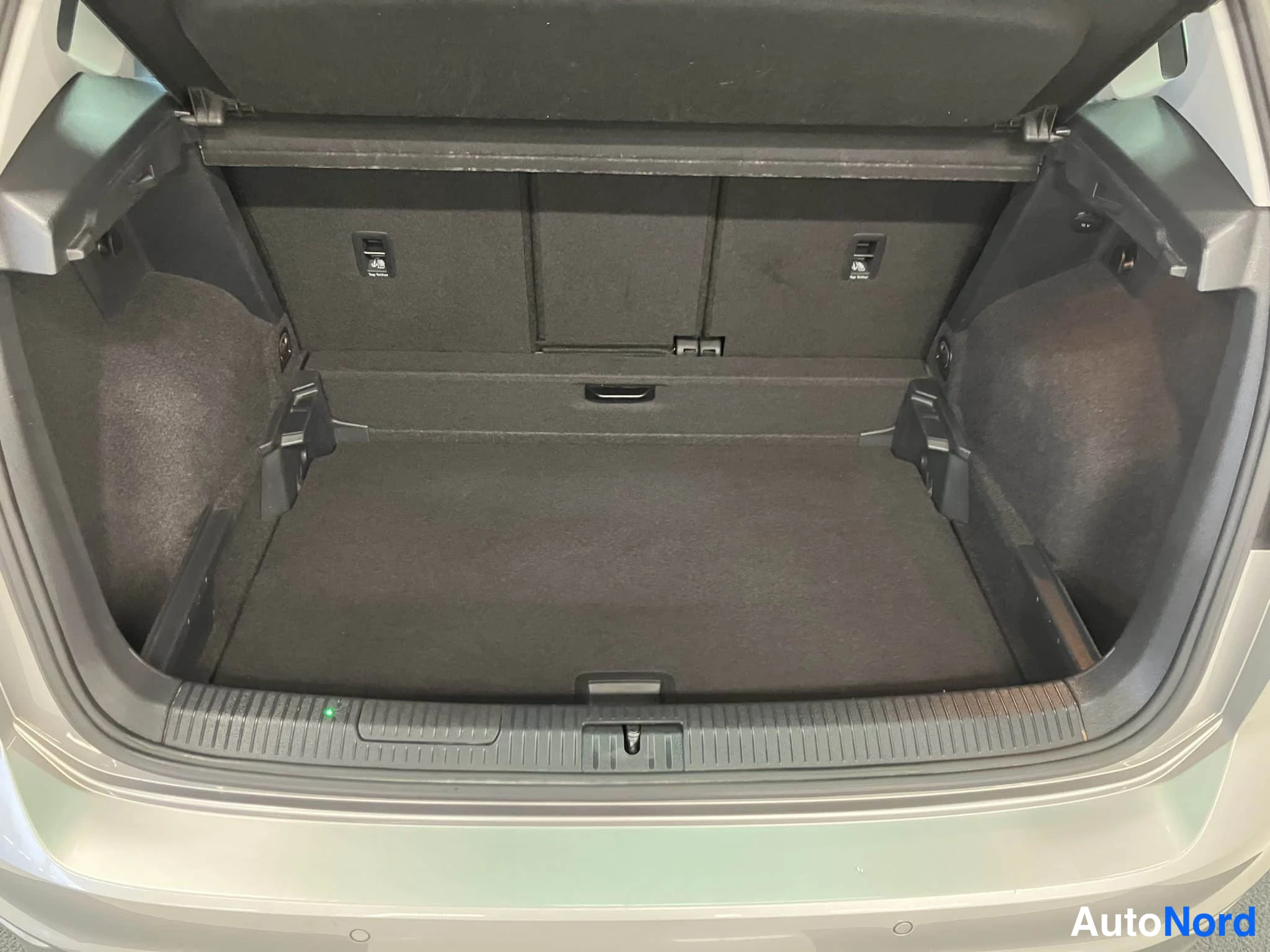 Grå Volkswagen Golf Sportsvan 2018, bild 17