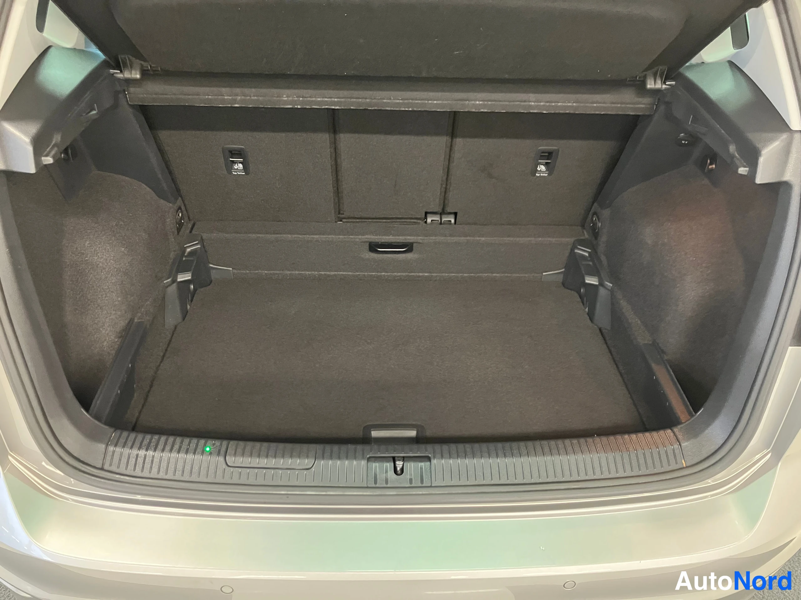 Grå Volkswagen Golf Sportsvan 2018, bild 18
