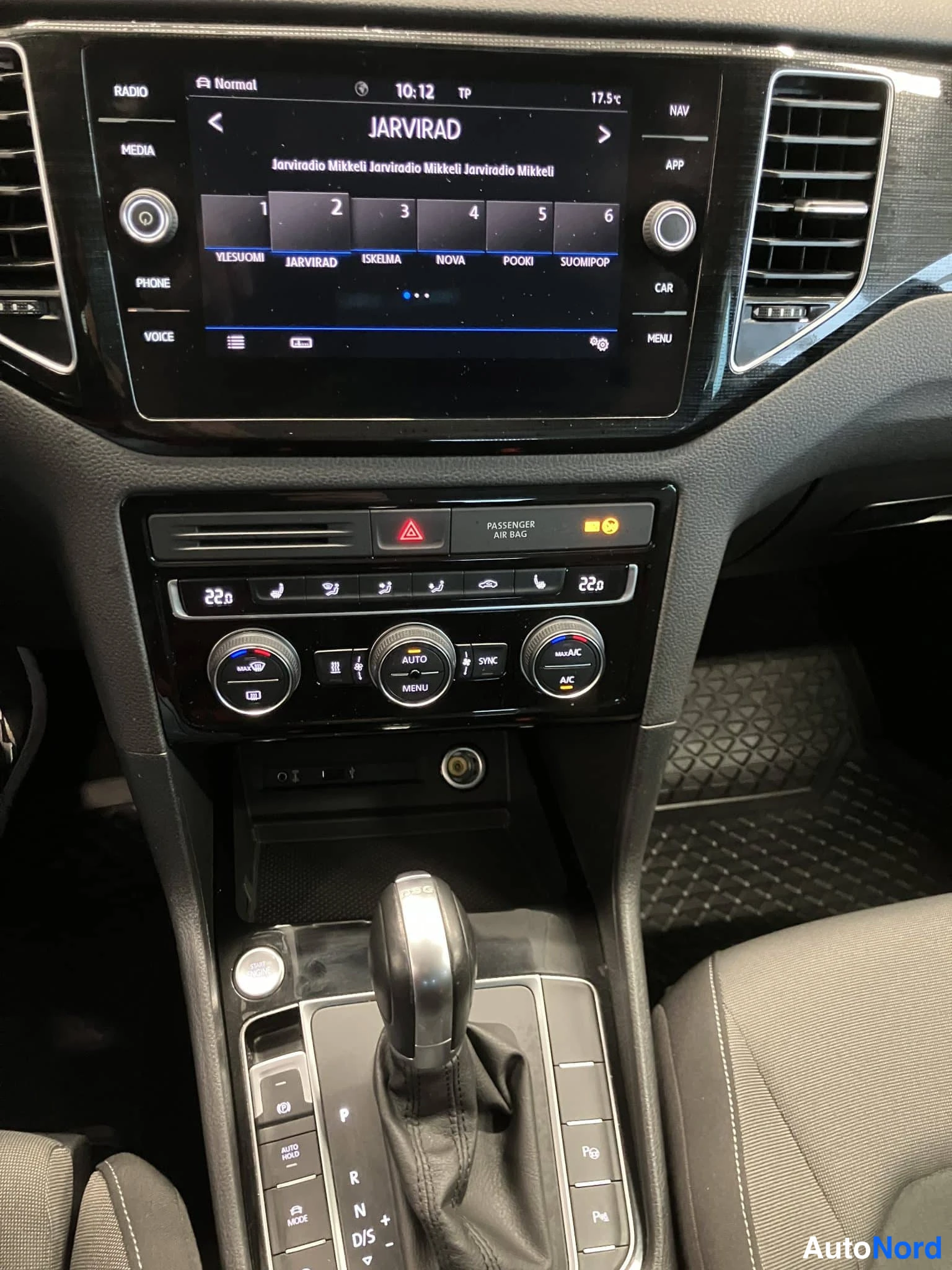 Grå Volkswagen Golf Sportsvan 2018, bild 21