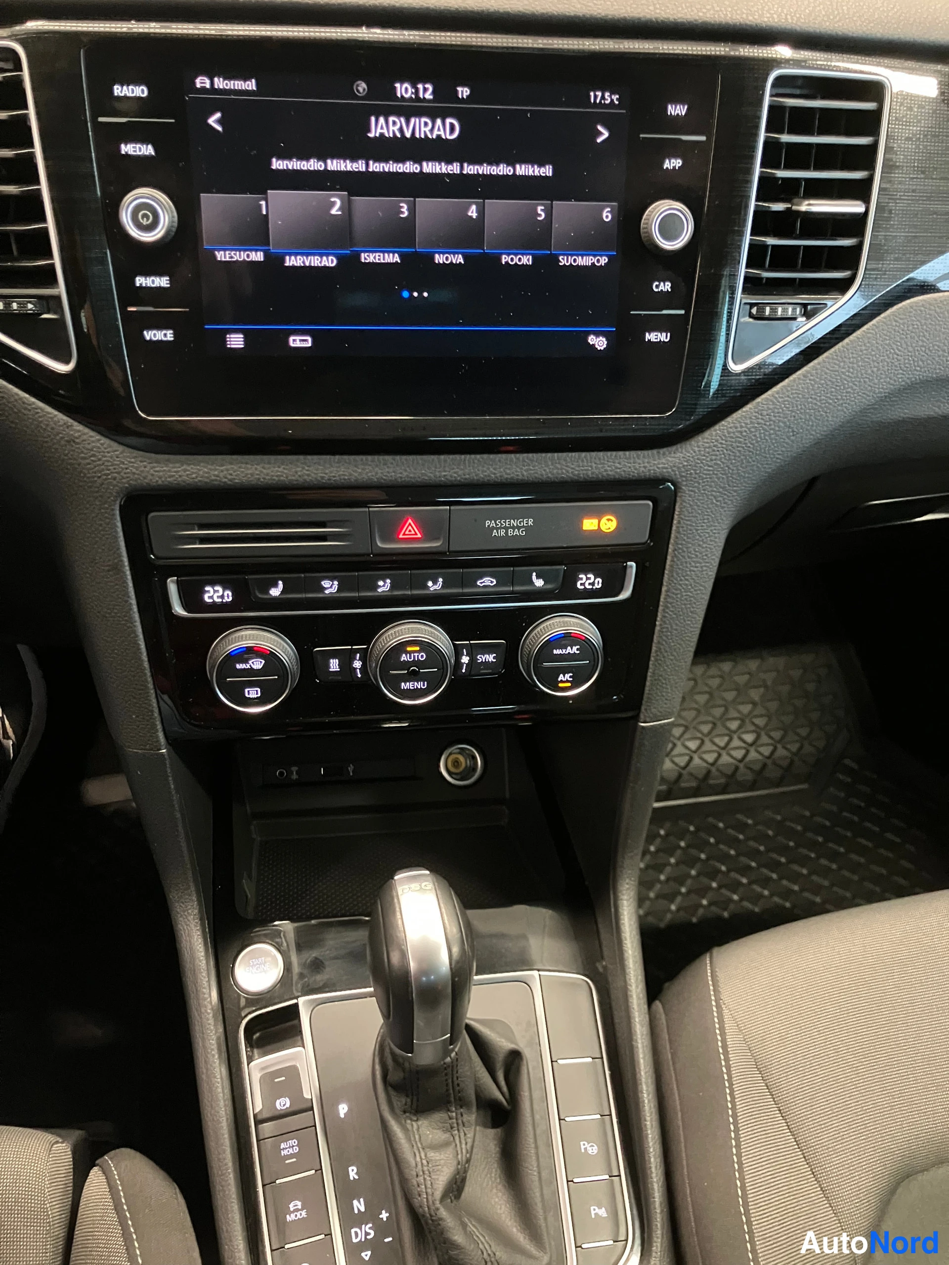 Grå Volkswagen Golf Sportsvan 2018, bild 22