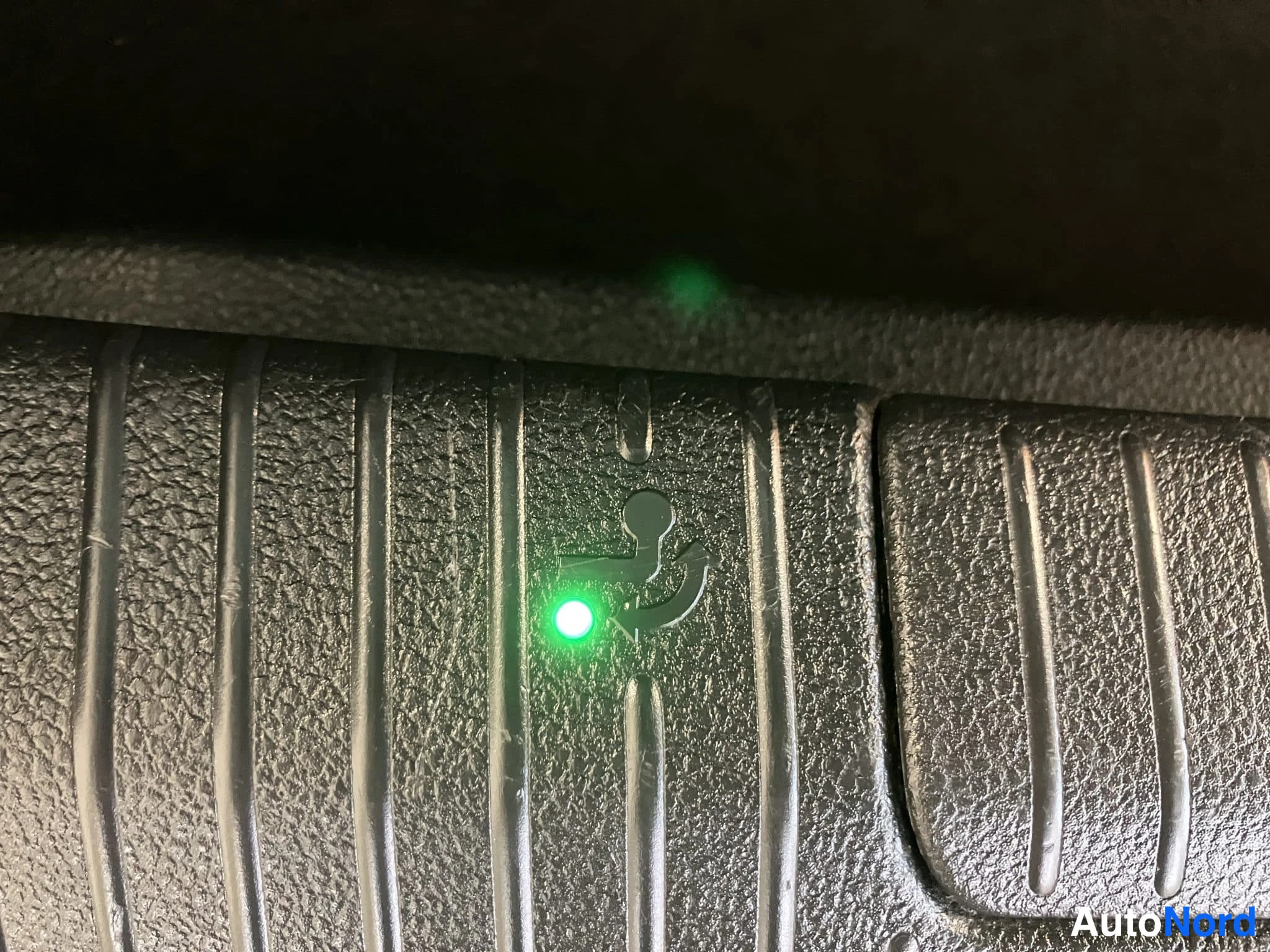 Grå Volkswagen Golf Sportsvan 2018, bild 25