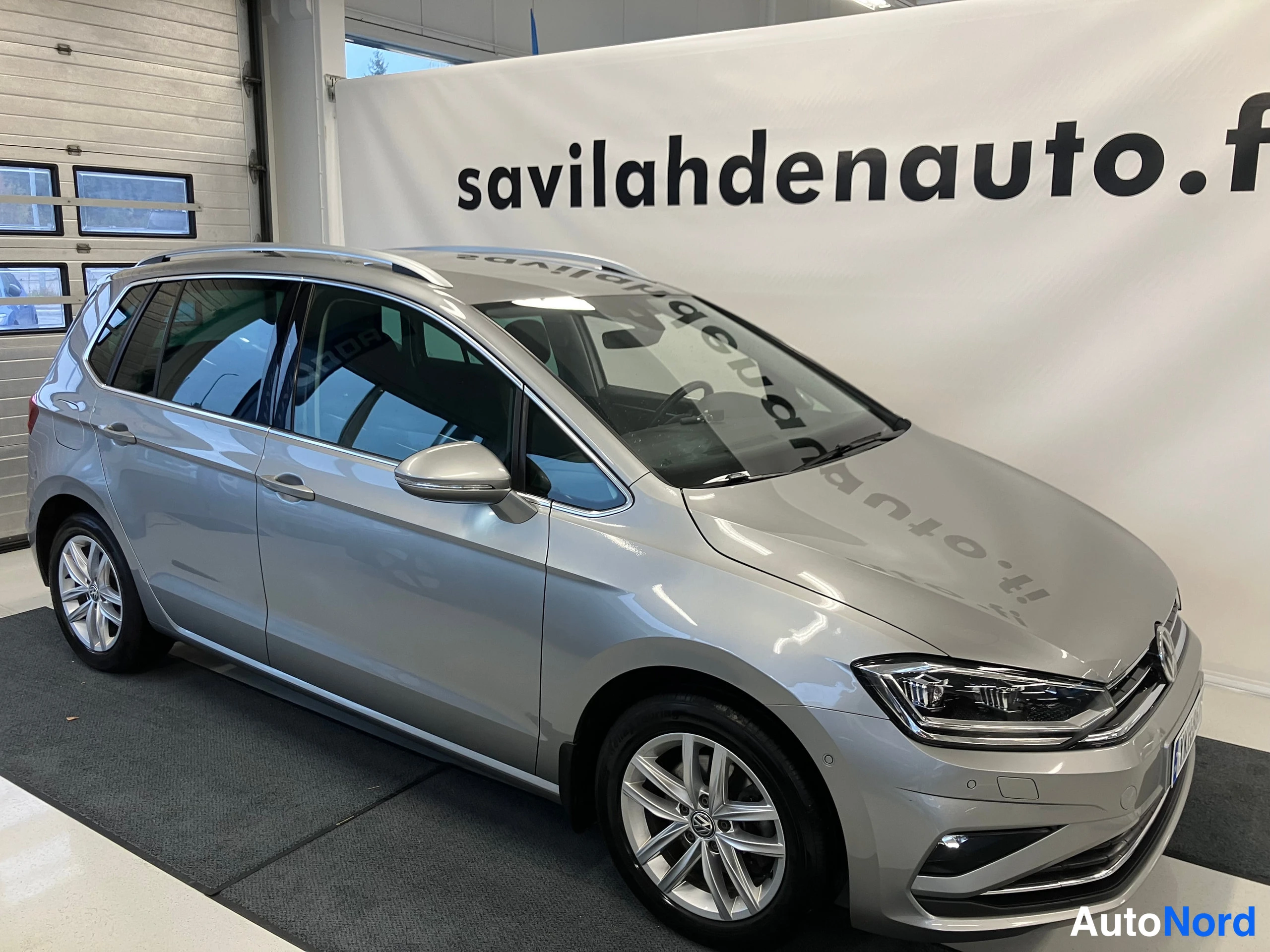 Grå Volkswagen Golf Sportsvan 2018, bild 6