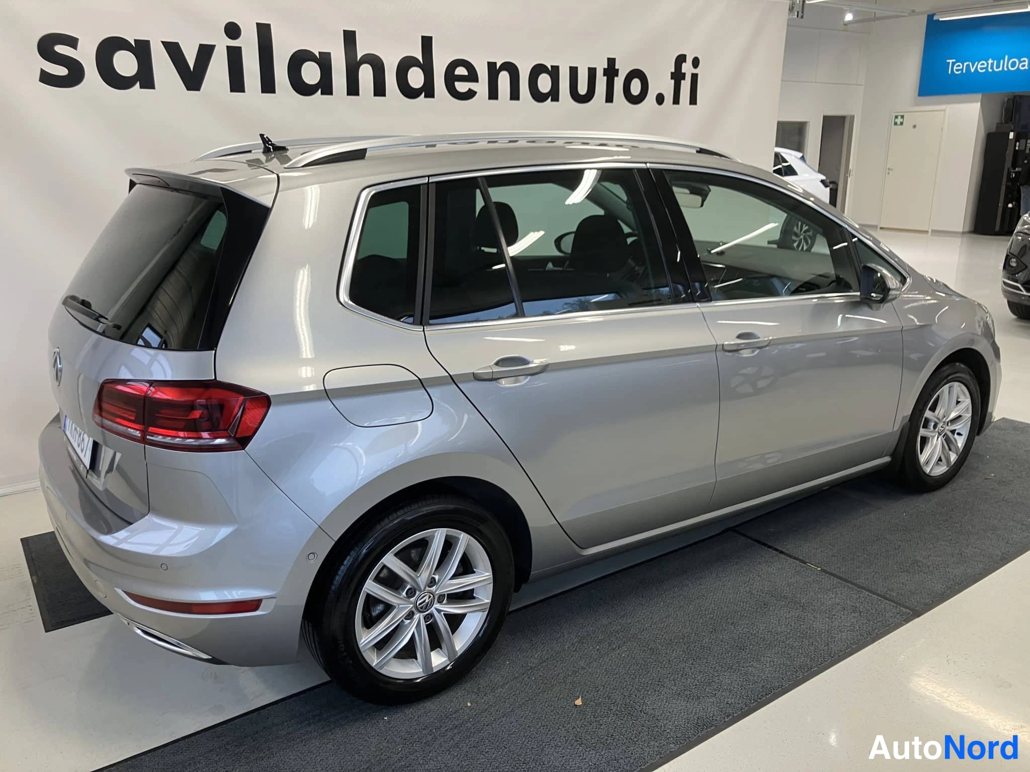 Grå Volkswagen Golf Sportsvan 2018, bild 7