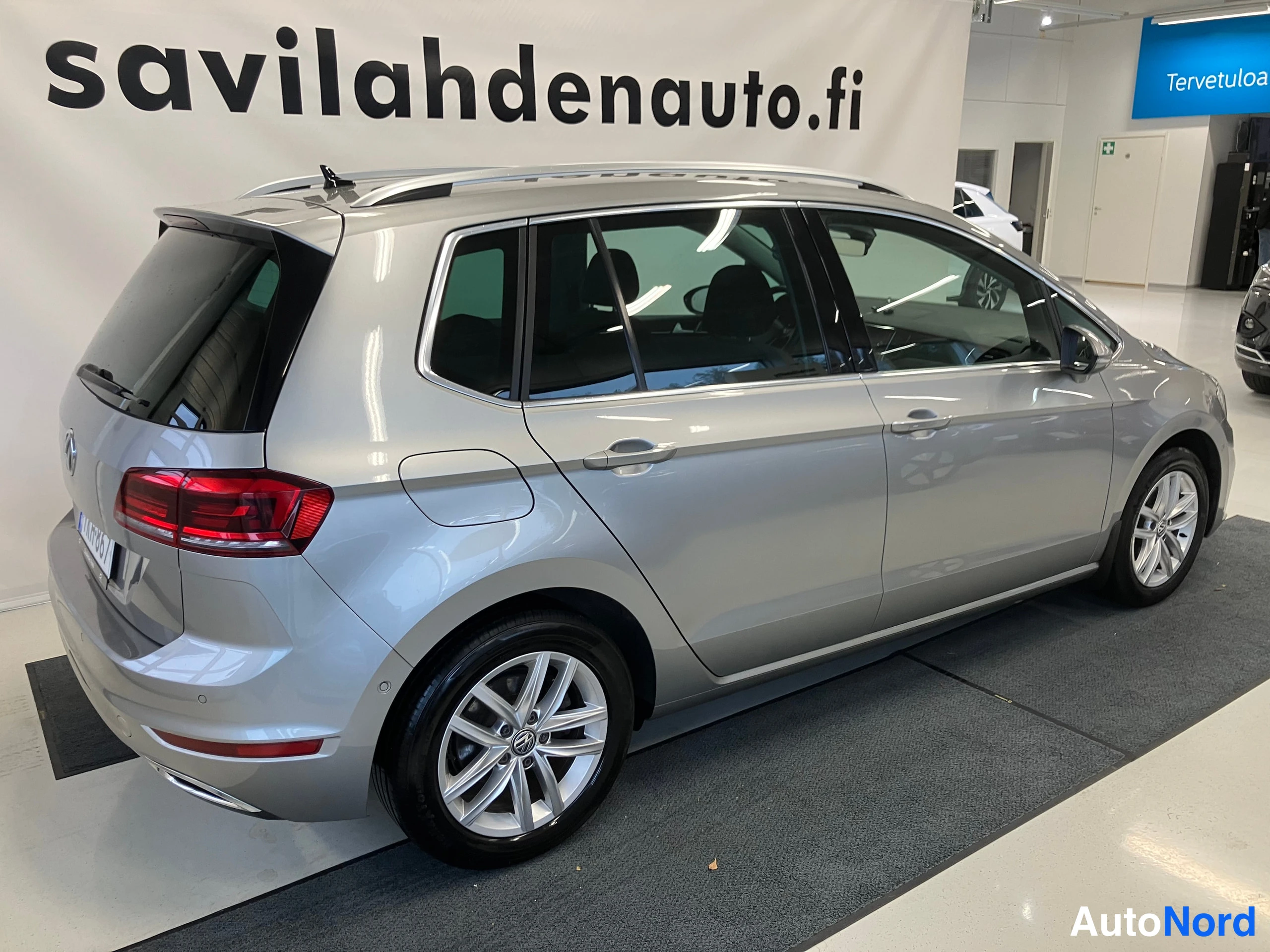 Grå Volkswagen Golf Sportsvan 2018, bild 8
