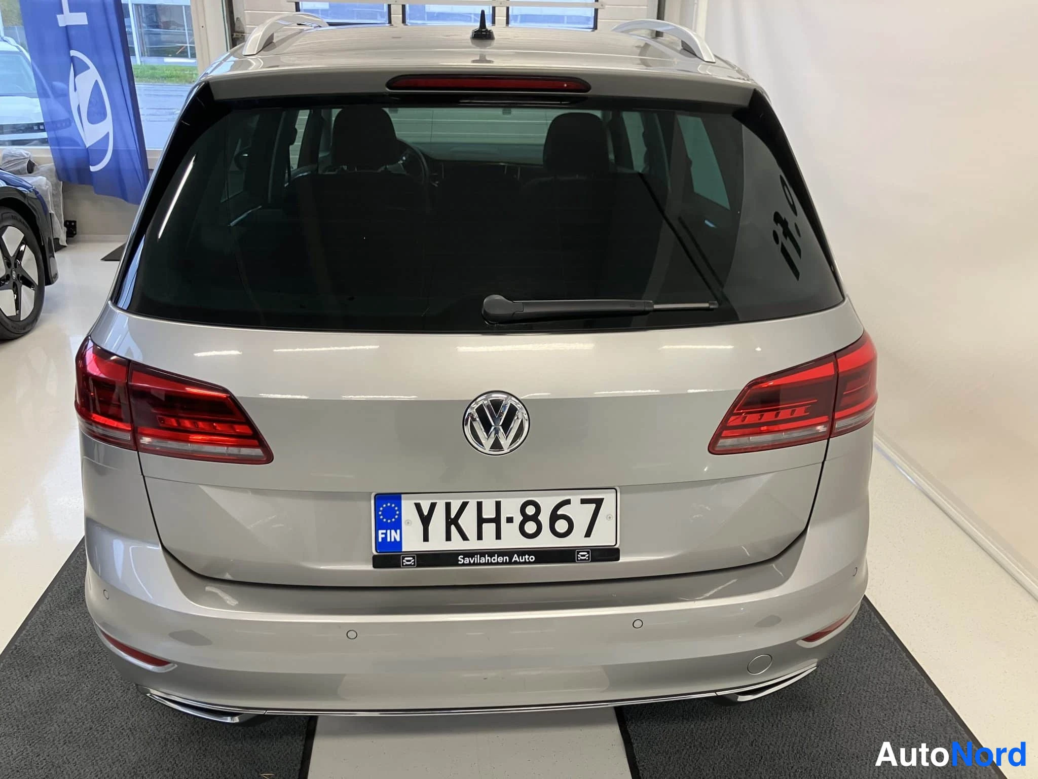 Grå Volkswagen Golf Sportsvan 2018, bild 9