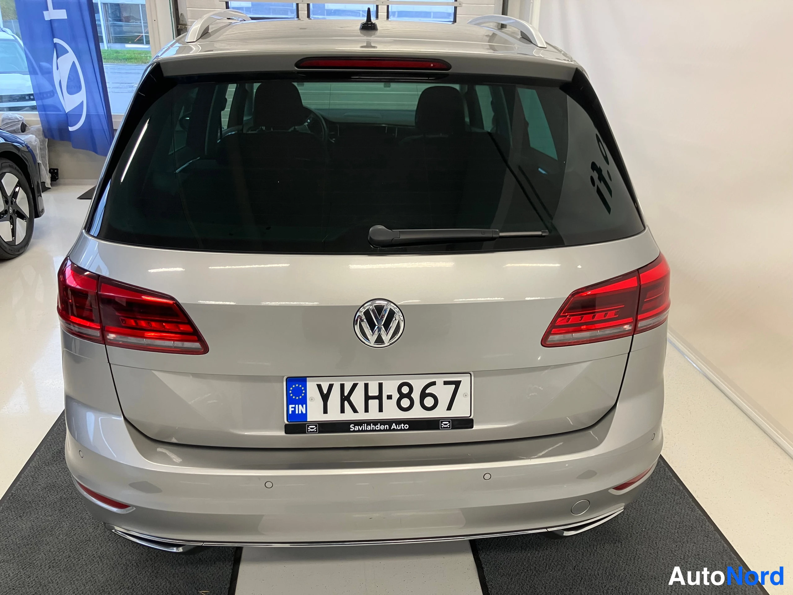 Grå Volkswagen Golf Sportsvan 2018, bild 10
