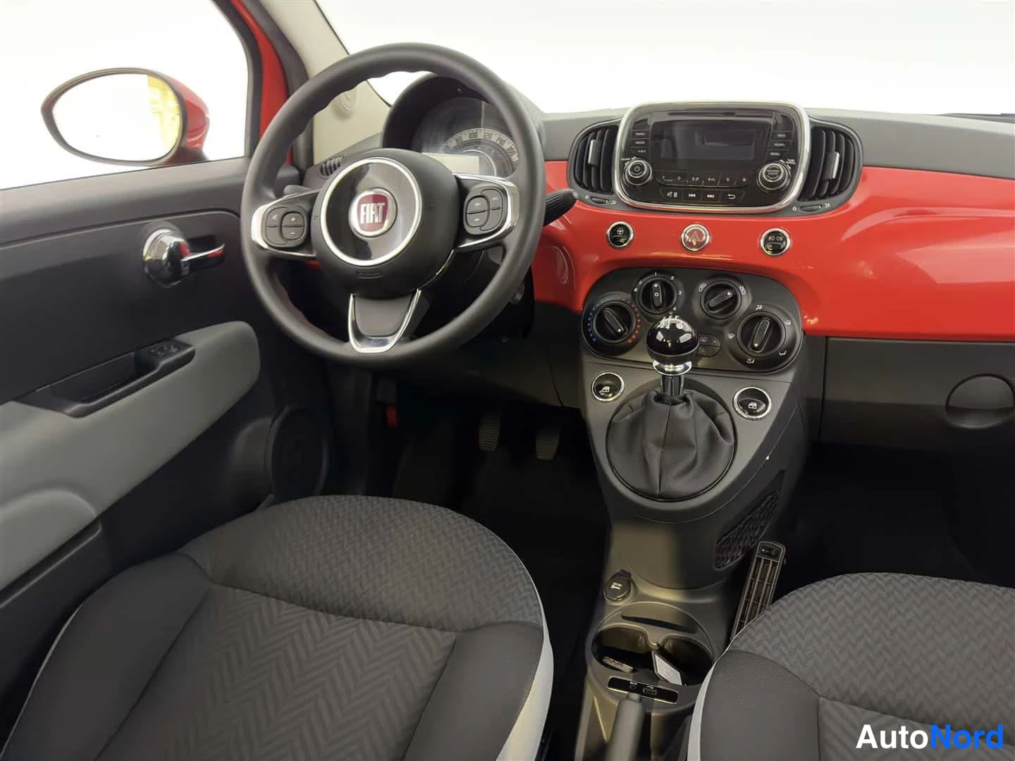 Punainen Fiat 500 2017, kuva 15