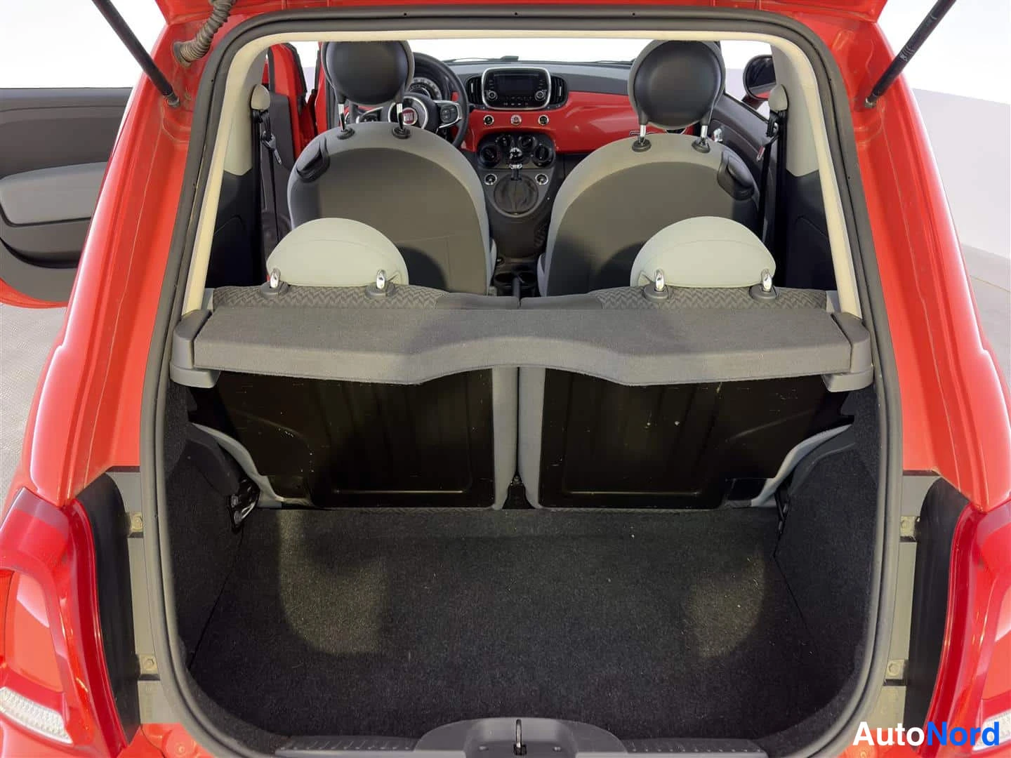 Punainen Fiat 500 2017, kuva 19