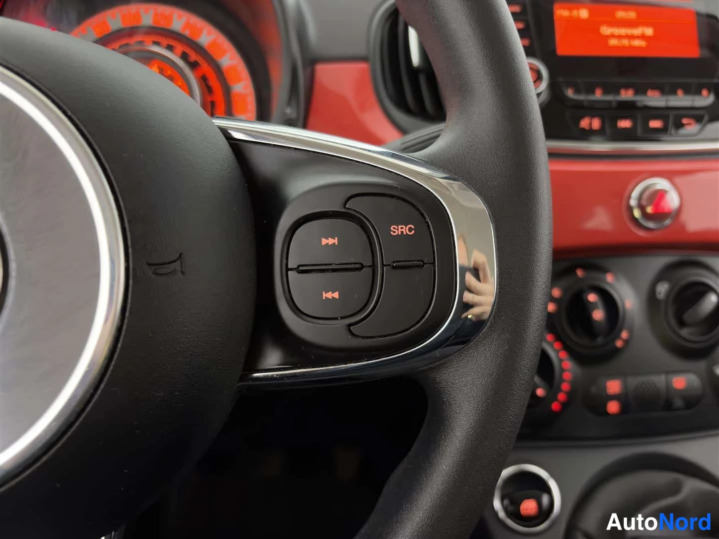 Punainen Fiat 500 2017, kuva 26
