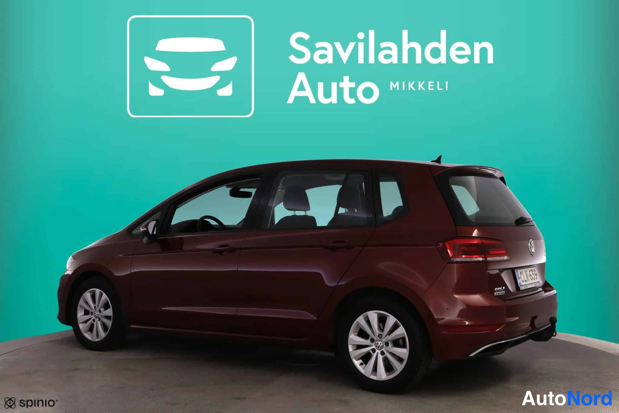Red Volkswagen Golf Sportsvan 2018, photo 2