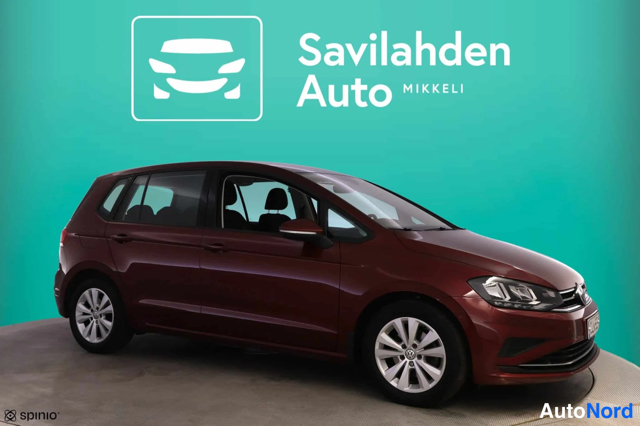 Red Volkswagen Golf Sportsvan 2018, photo 9