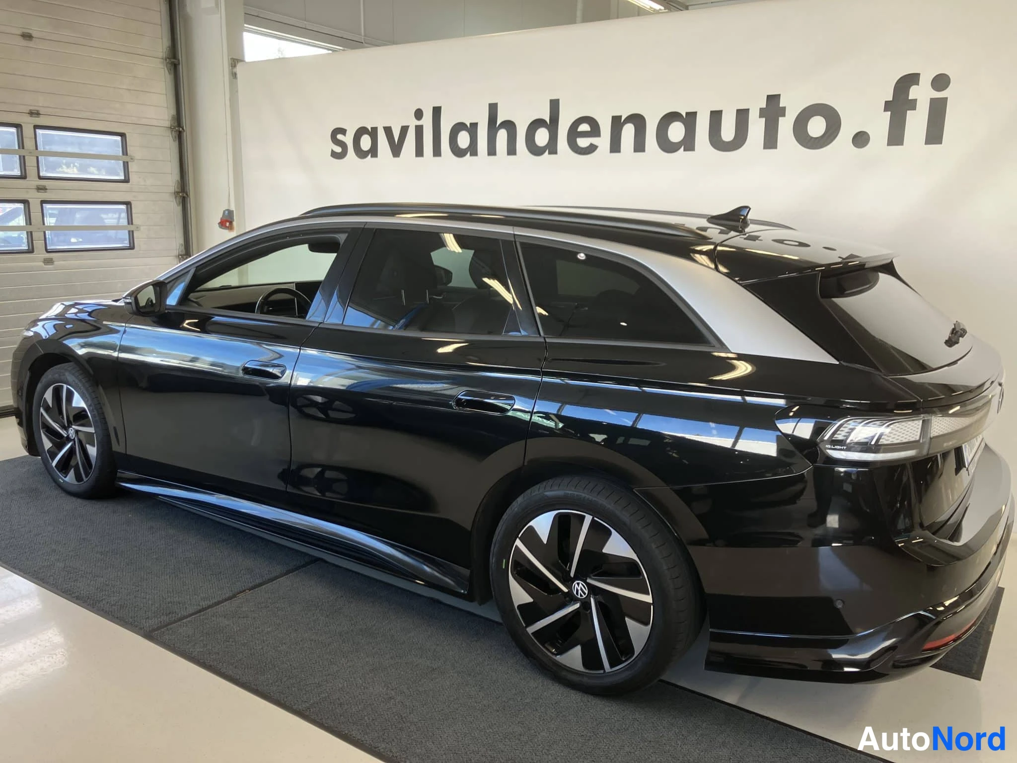Musta Volkswagen ID.7 2024, kuva 3