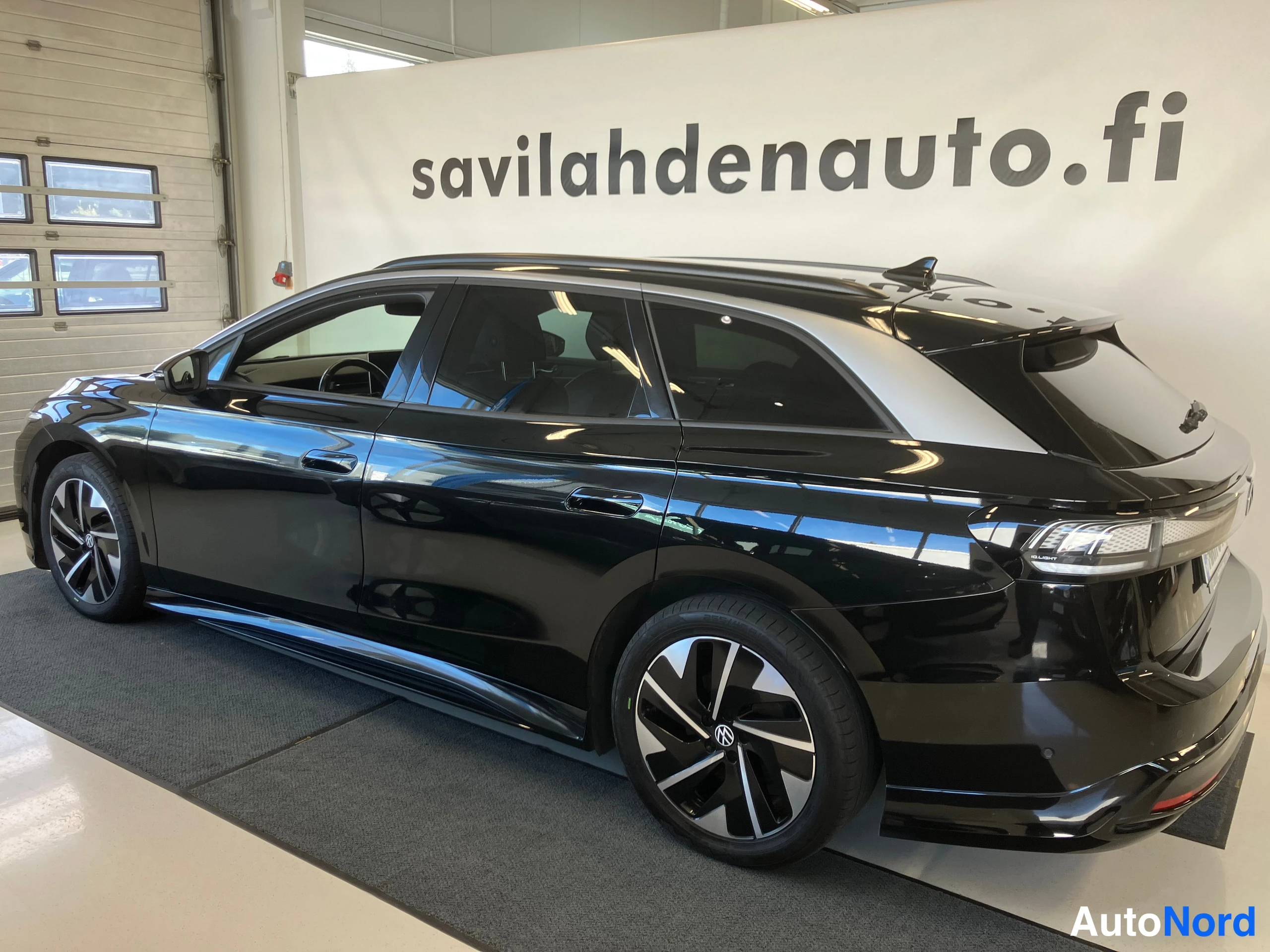 Musta Volkswagen ID.7 2024, kuva 4