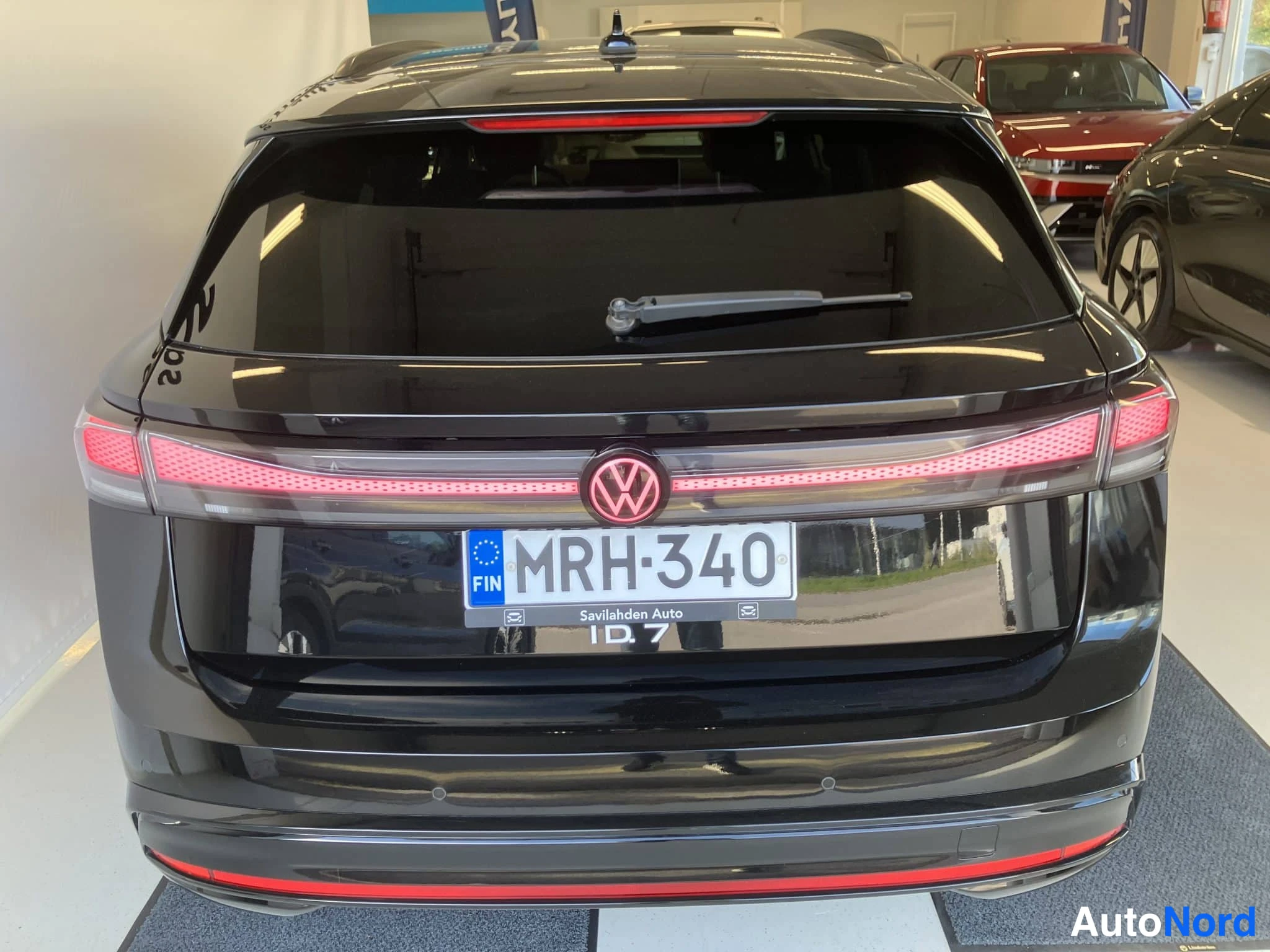Musta Volkswagen ID.7 2024, kuva 7