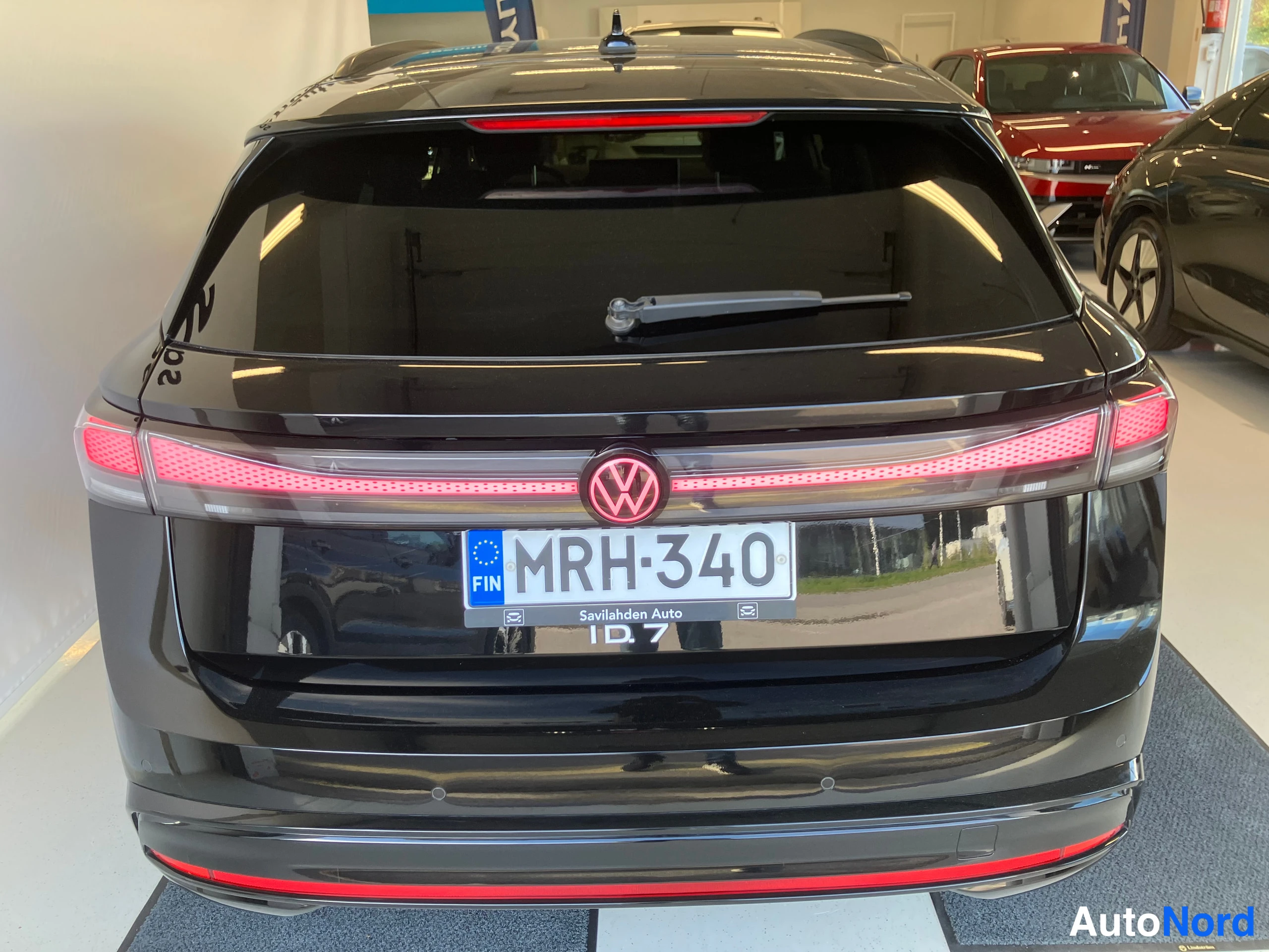 Musta Volkswagen ID.7 2024, kuva 8
